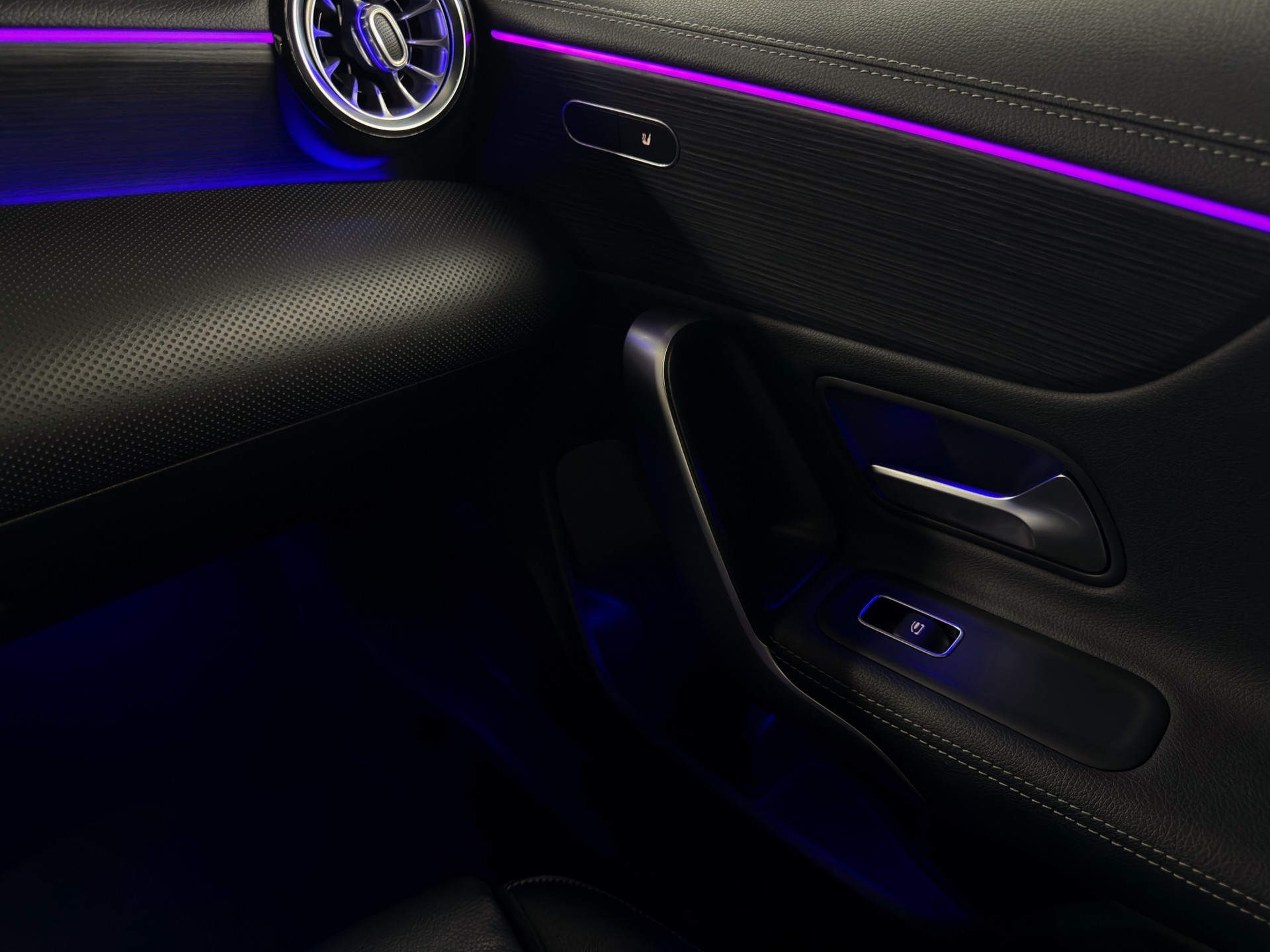 MERCEDES-BENZ CLA 45 AMG 4Matic+ 8G-DCT-image-21
