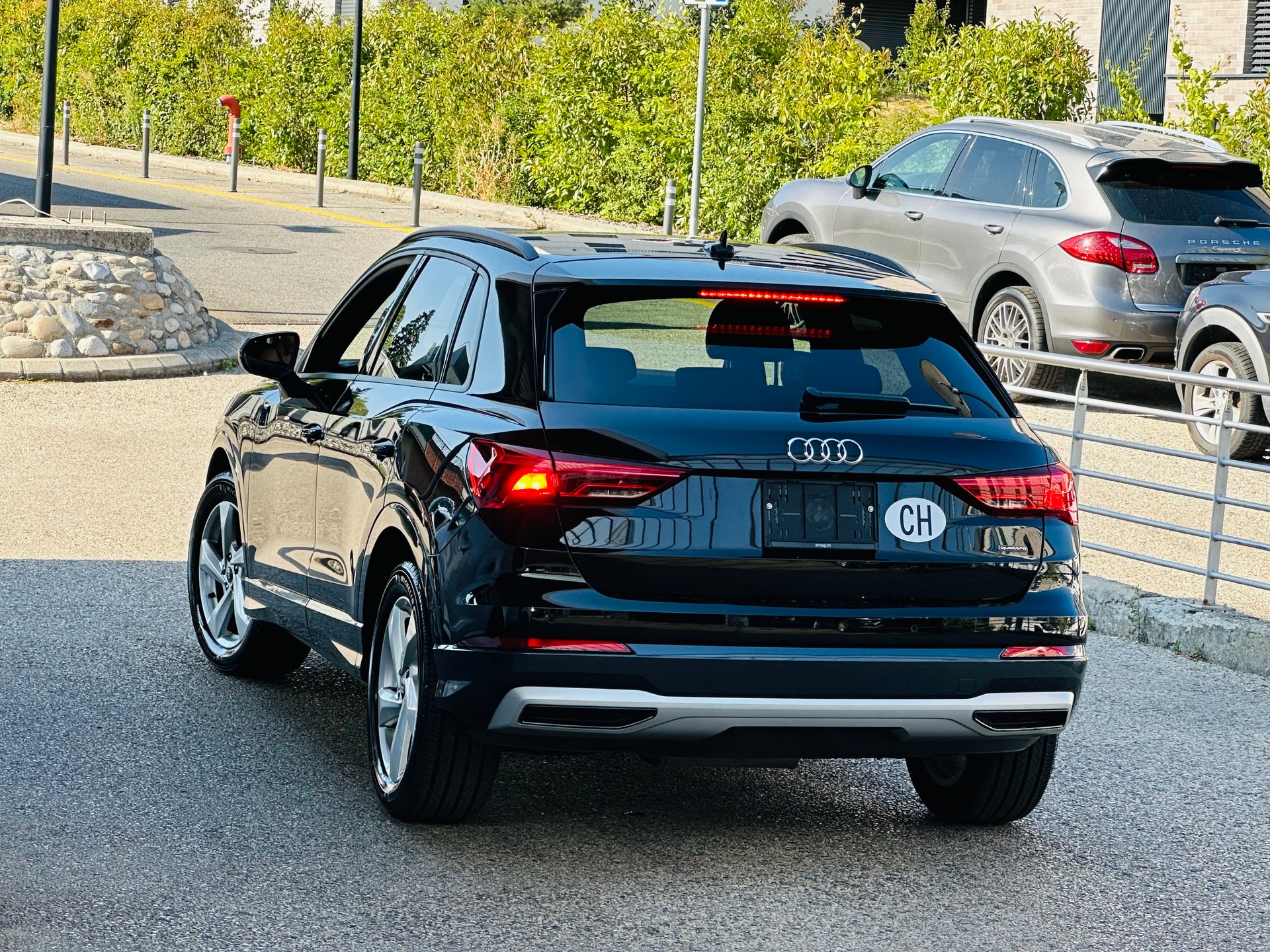 AUDI Q3 40 TDI advanced quattro S-tronic-image-8