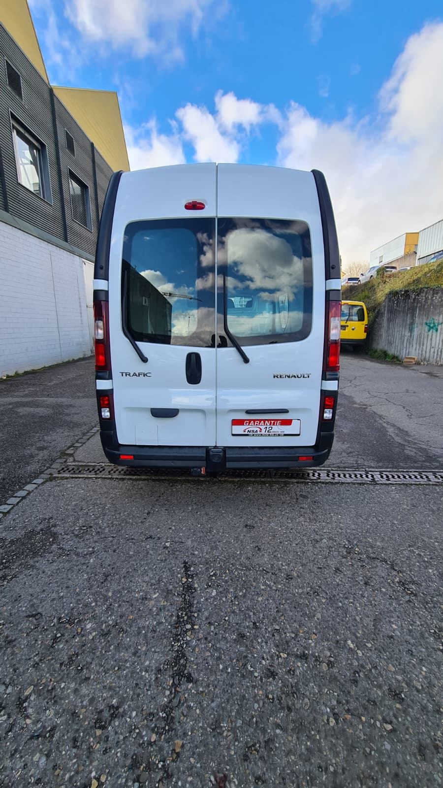 RENAULT Trafic 2.0 Blue dCi 150 Advance L2H2 EN ** 150 PS ** 3-Plätzer ** Gr-Navi ** RF-Kamera ** Anh-Kupplung ** Modell 2023 **-image-4