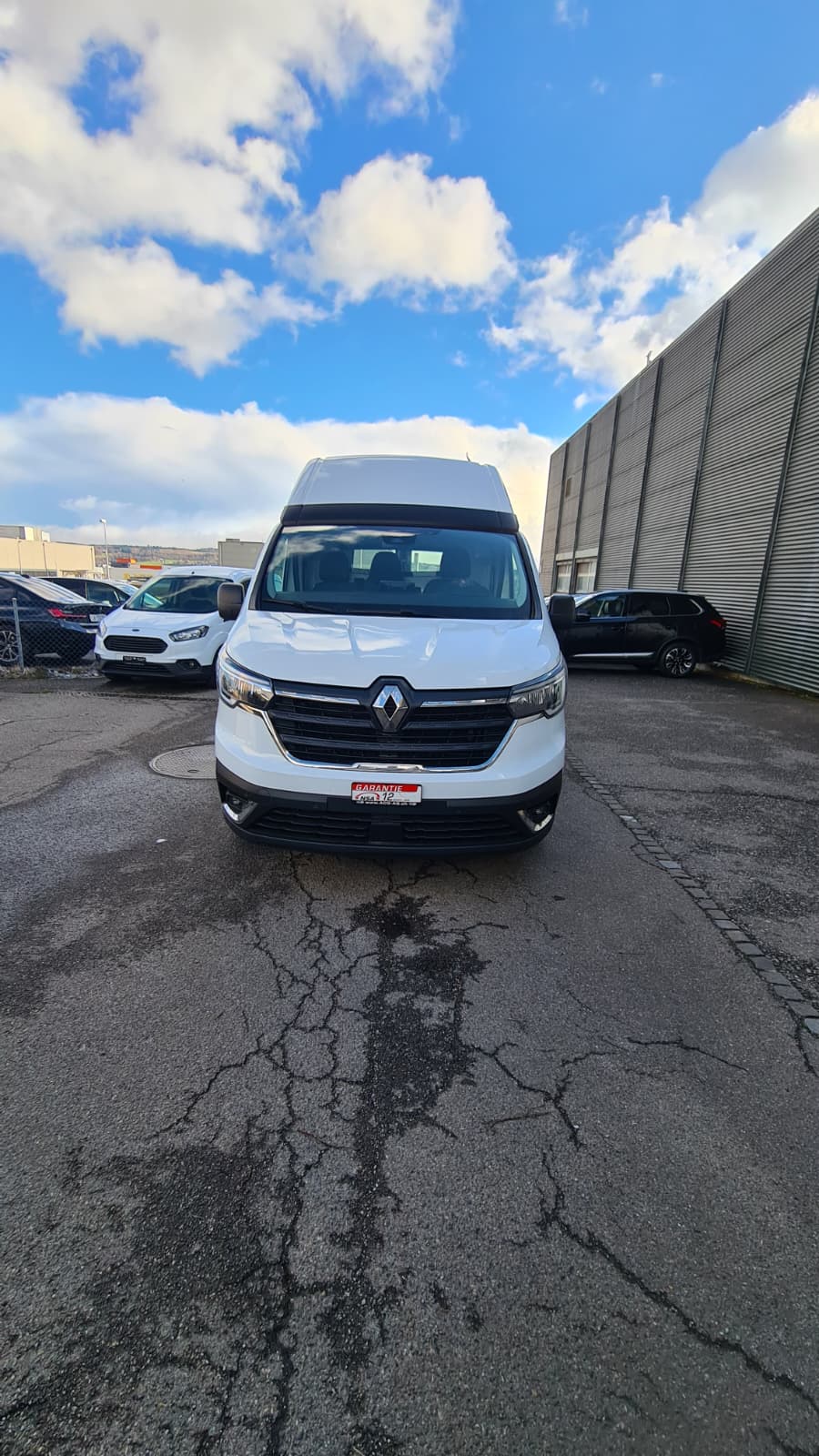RENAULT Trafic 2.0 Blue dCi 150 Advance L2H2 EN ** 150 PS ** 3-Plätzer ** Gr-Navi ** RF-Kamera ** Anh-Kupplung ** Modell 2023 **-image-1