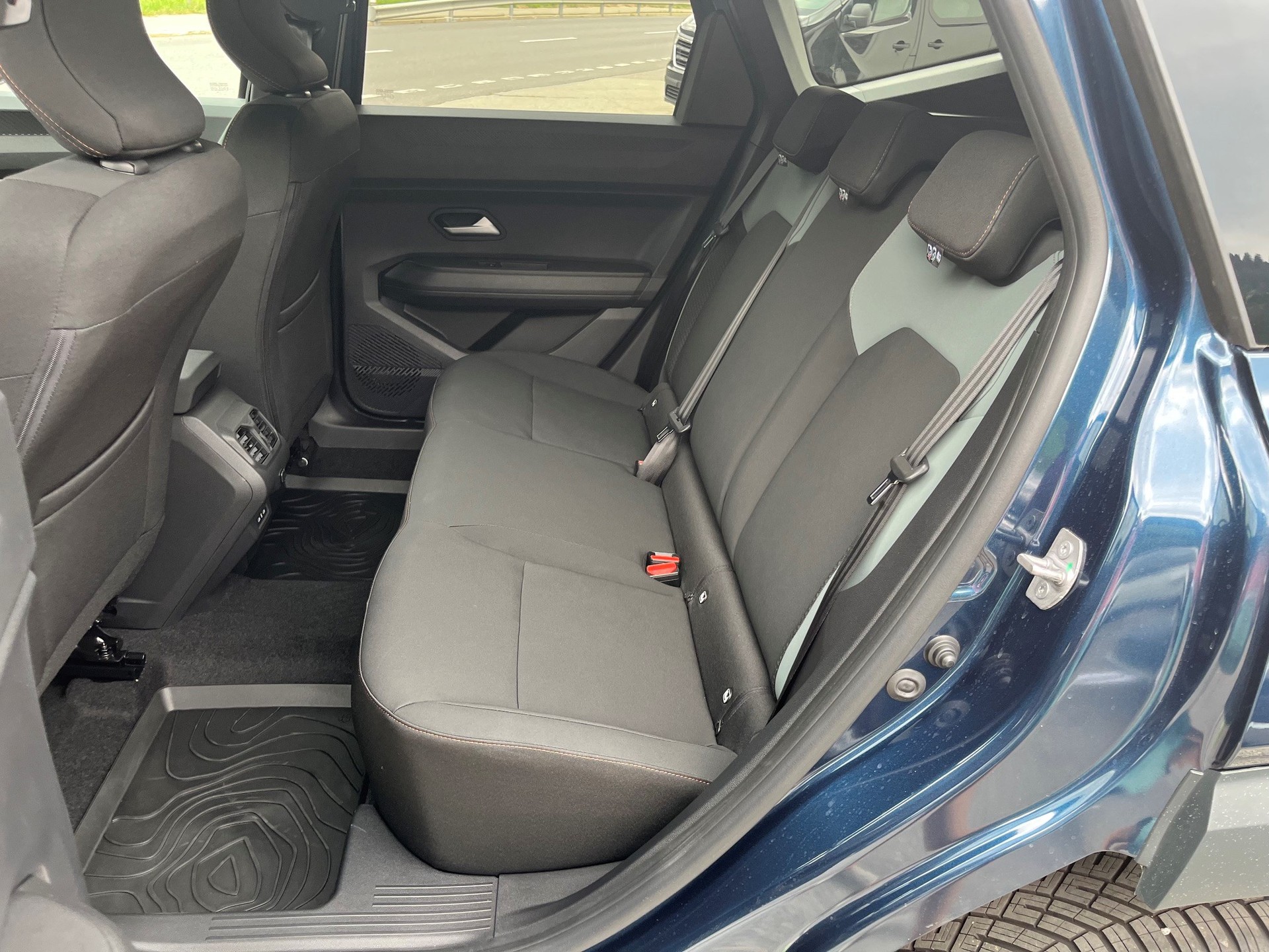 DACIA Bigster TCe Hybrid 150 48V Extreme 4x4-image-6
