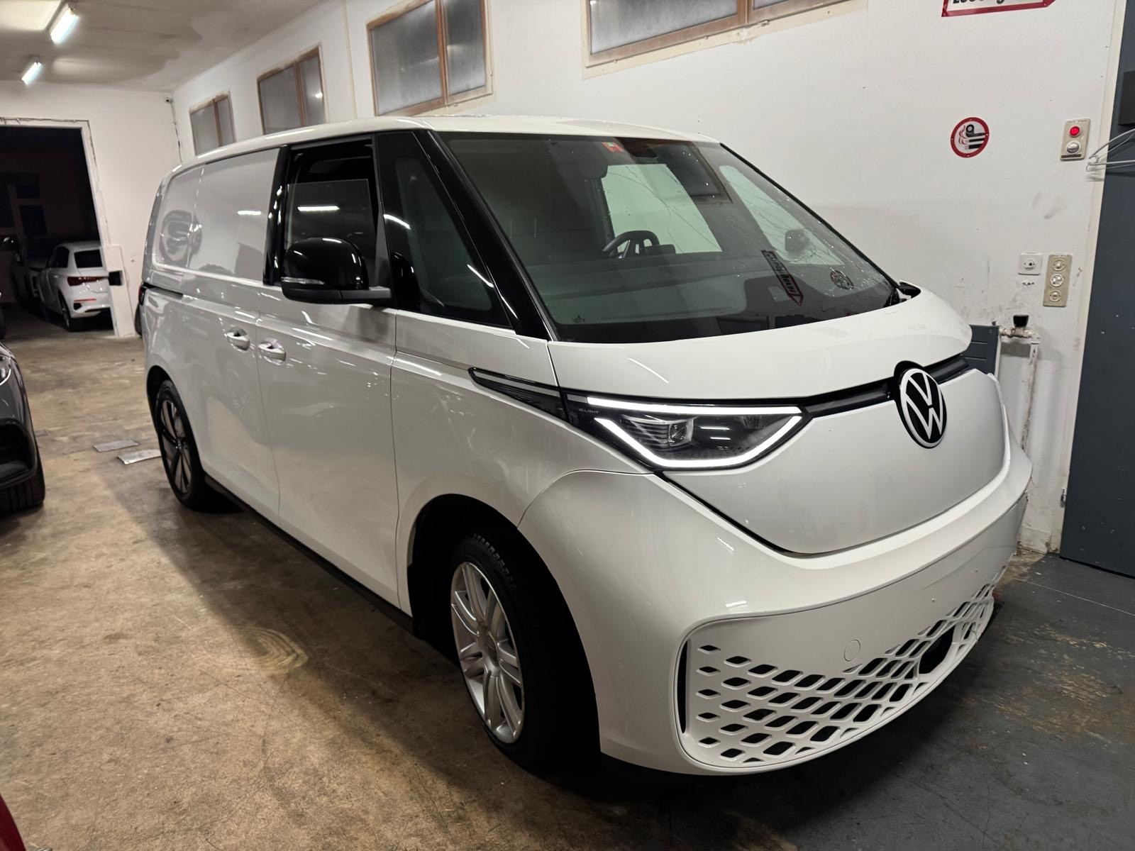 VW ID. Buzz Cargo Pro 4Motion-image-0