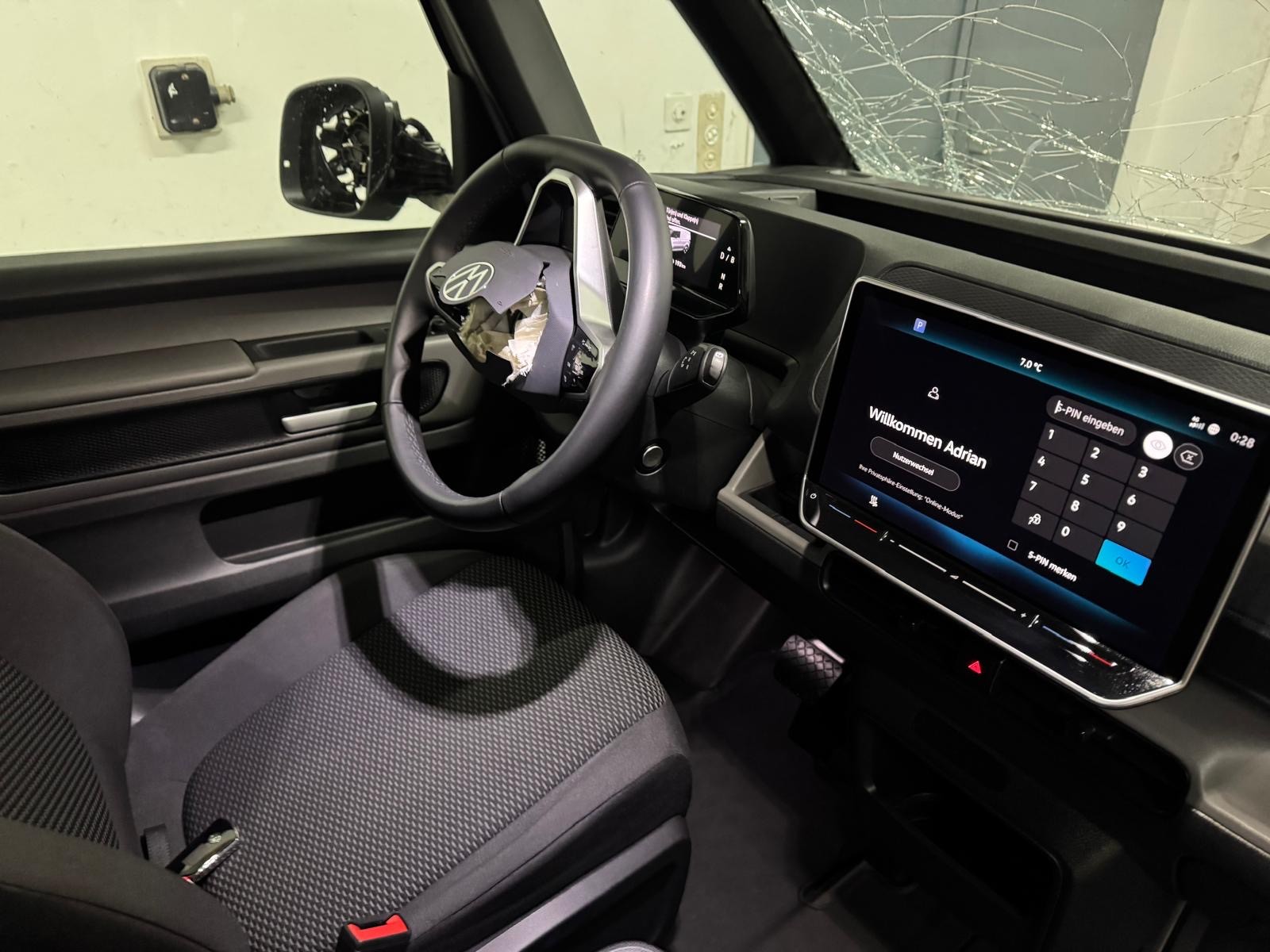 VW ID. Buzz Cargo Pro 4Motion-image-11