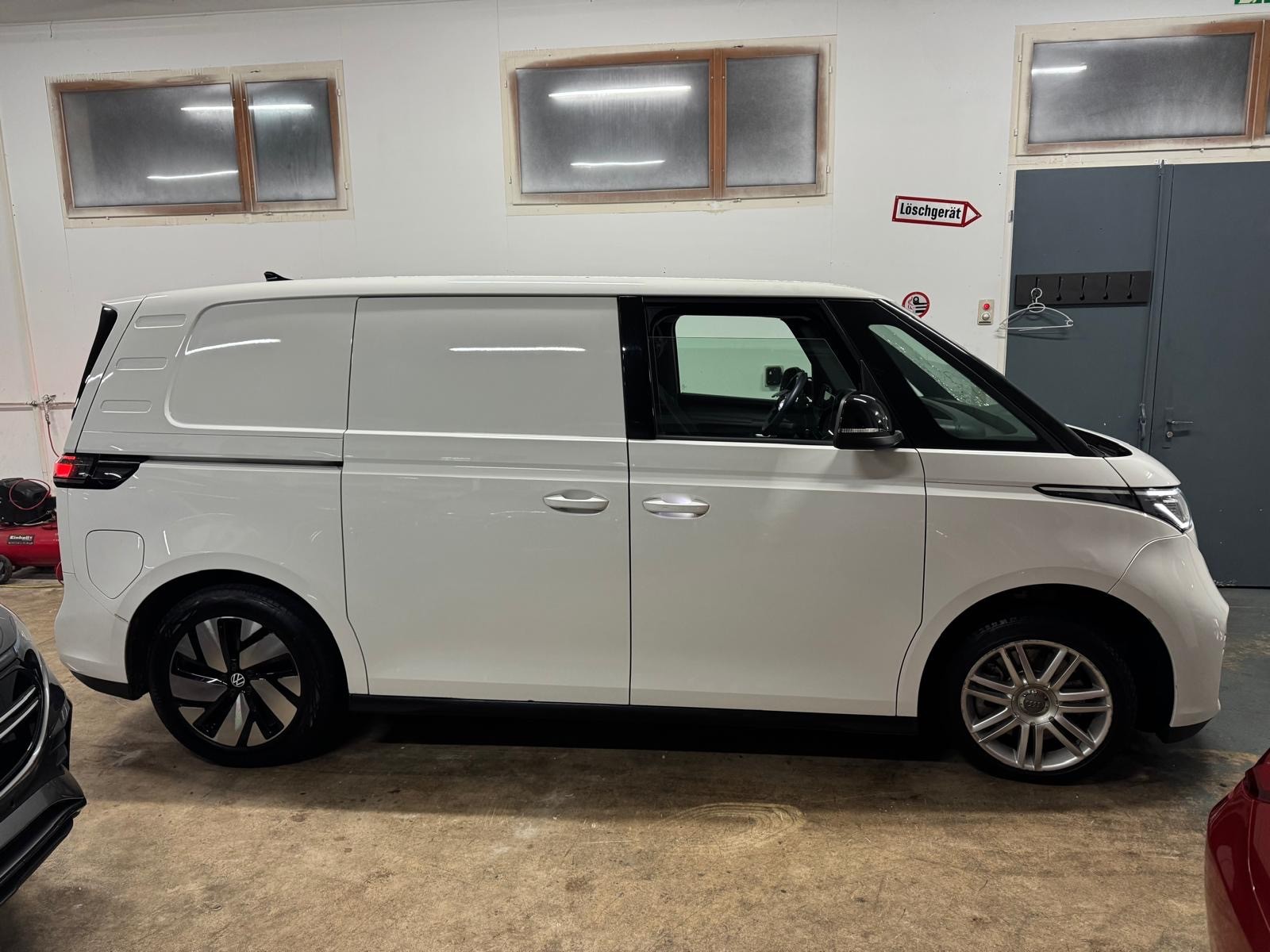 VW ID. Buzz Cargo Pro 4Motion-image-1
