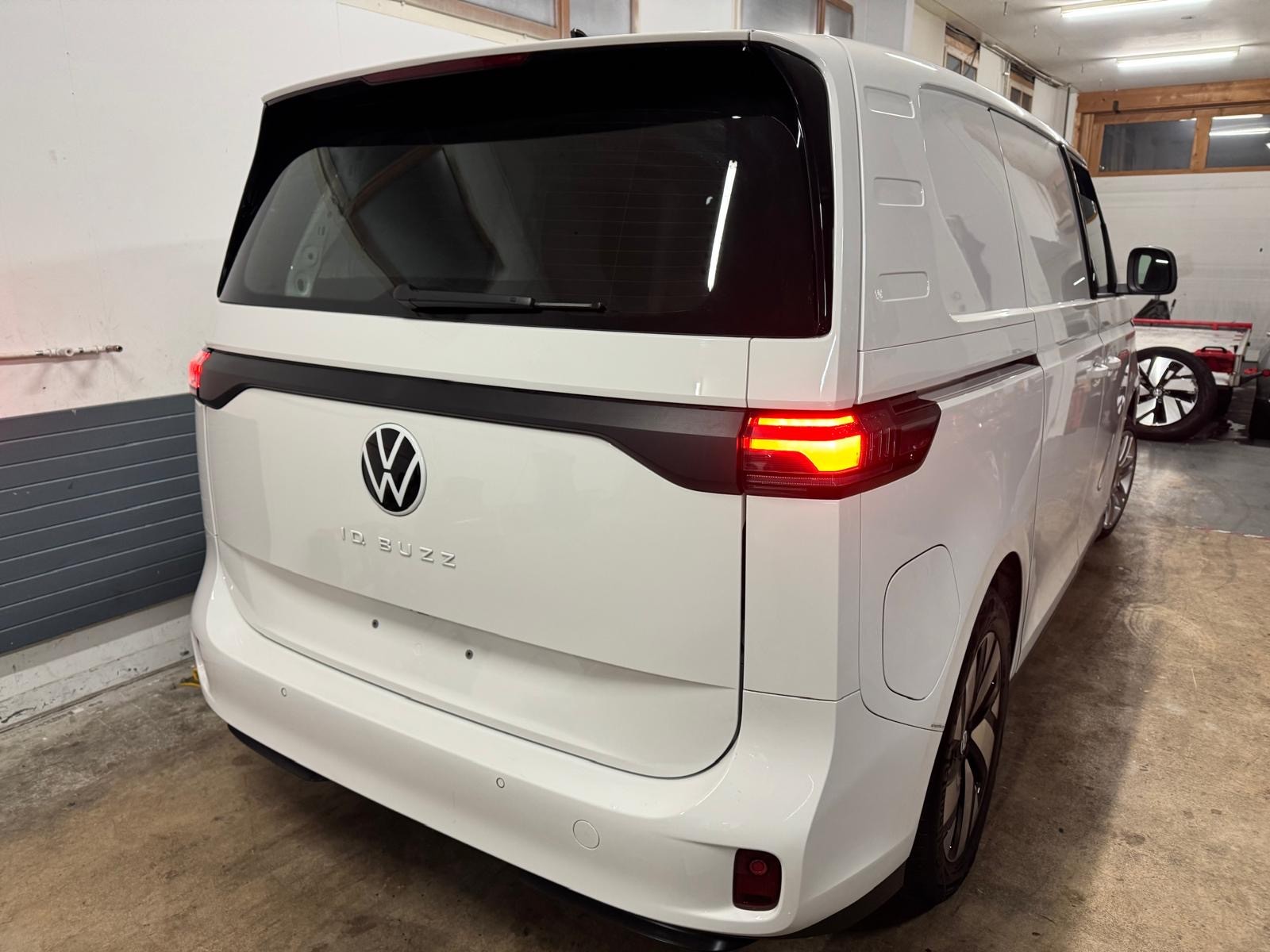 VW ID. Buzz Cargo Pro 4Motion-image-2