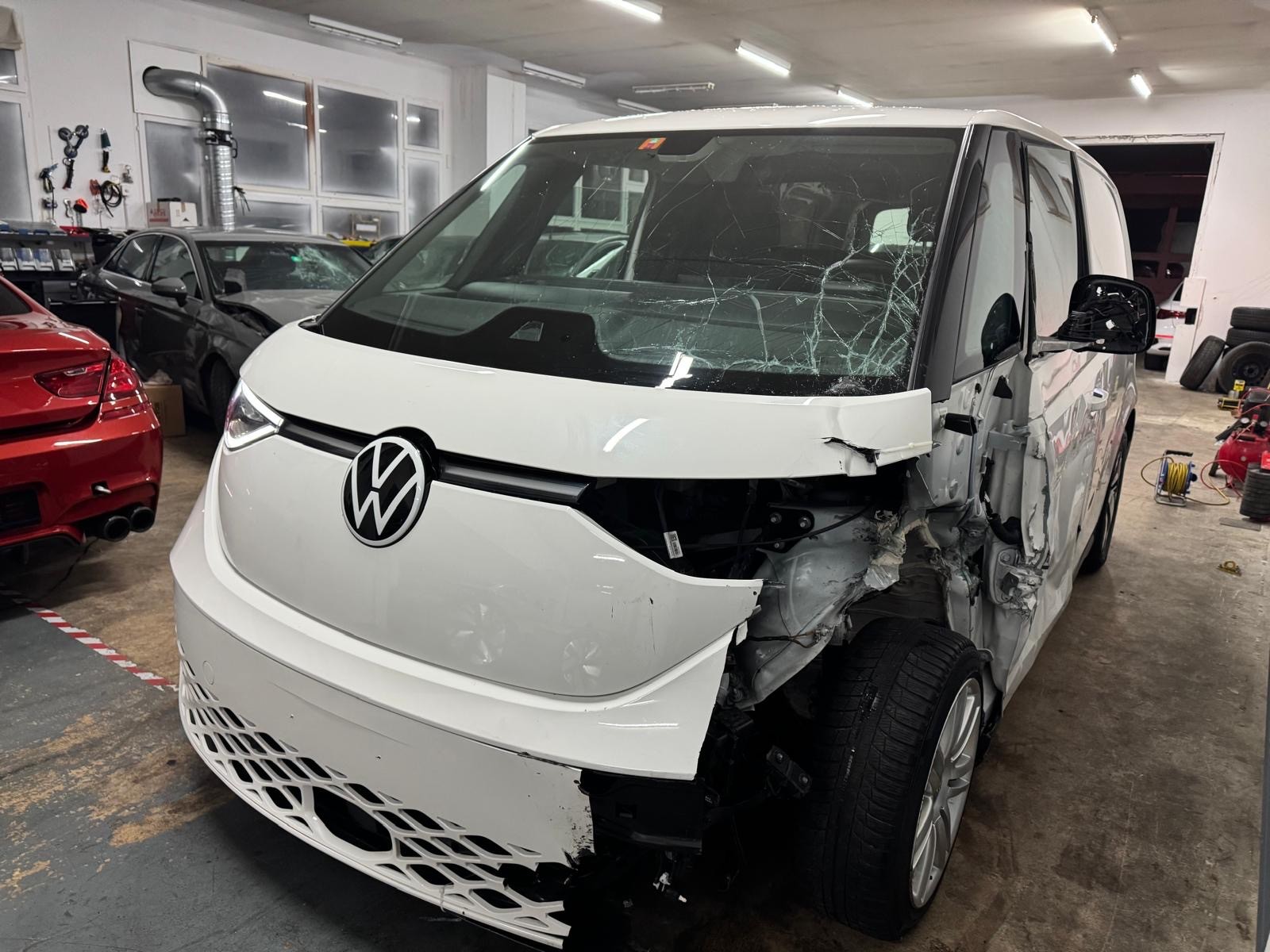 VW ID. Buzz Cargo Pro 4Motion-image-4
