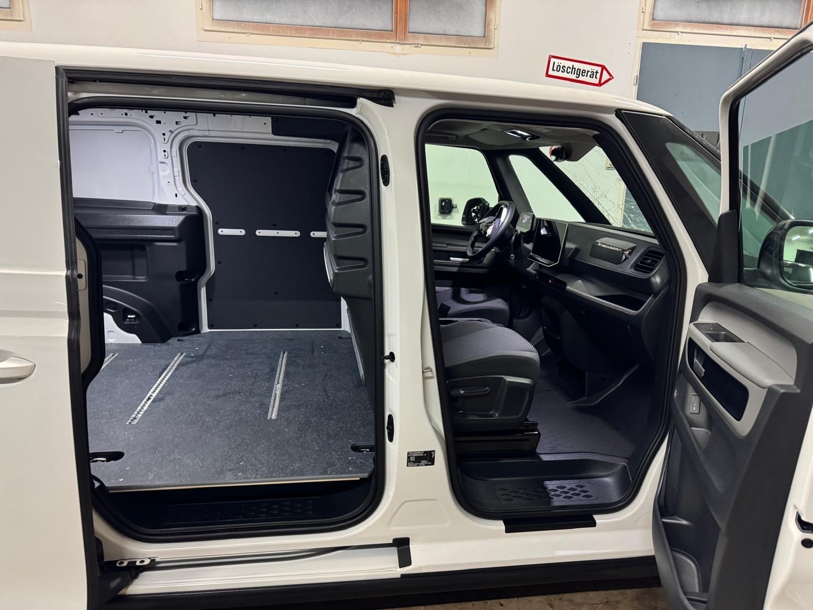 VW ID. Buzz Cargo Pro 4Motion-image-10