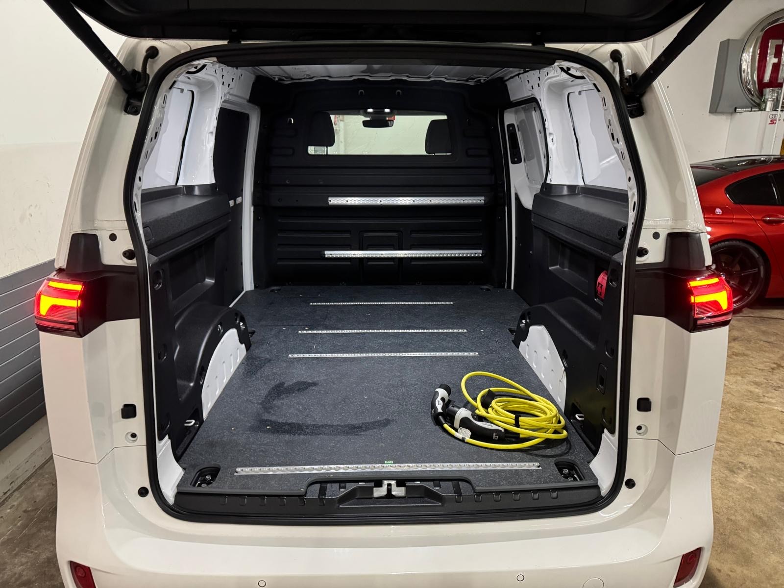 VW ID. Buzz Cargo Pro 4Motion-image-12
