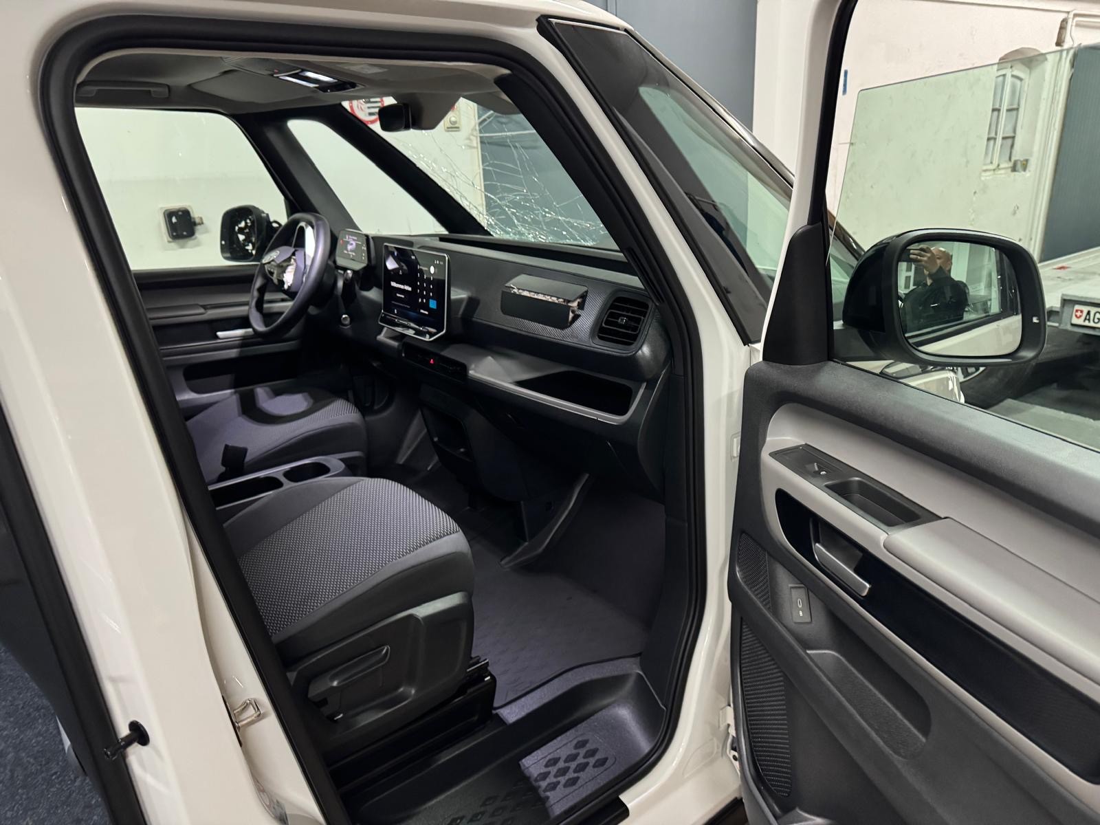 VW ID. Buzz Cargo Pro 4Motion-image-9