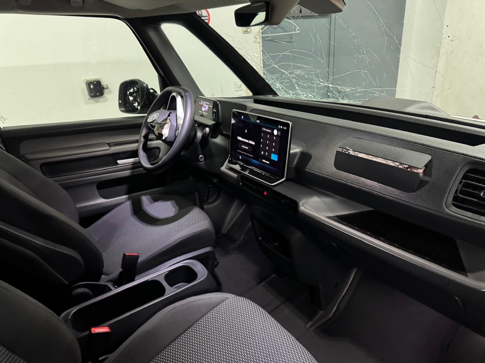 VW ID. Buzz Cargo Pro 4Motion-image-8