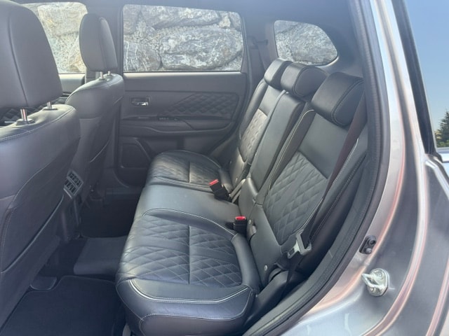 MITSUBISHI Outlander 2.4 PHEV Diamond S-Edition 4WD Automatic-image-6