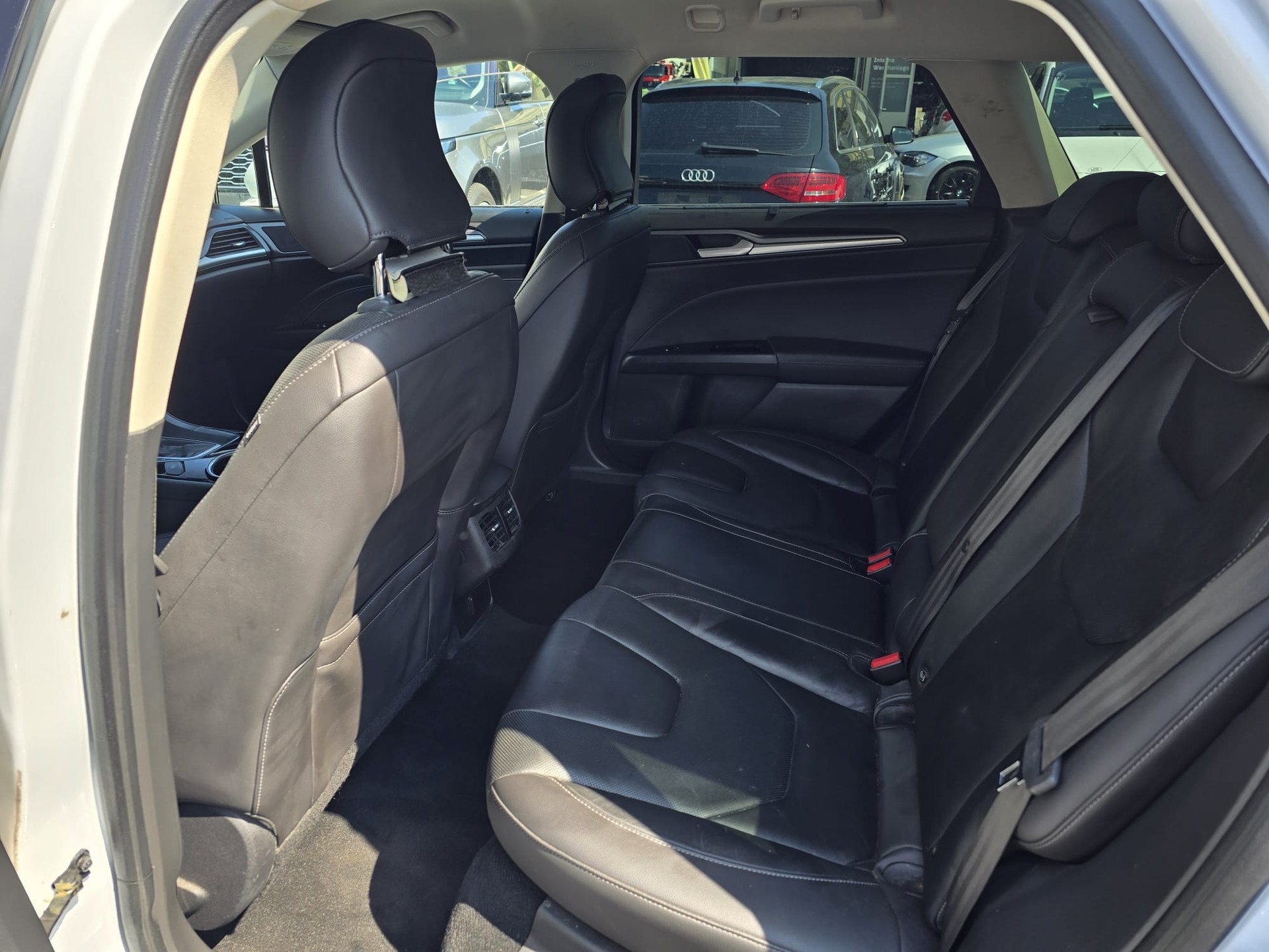 FORD Mondeo 2.0 TDCi Titanium AWD PowerShift-image-16