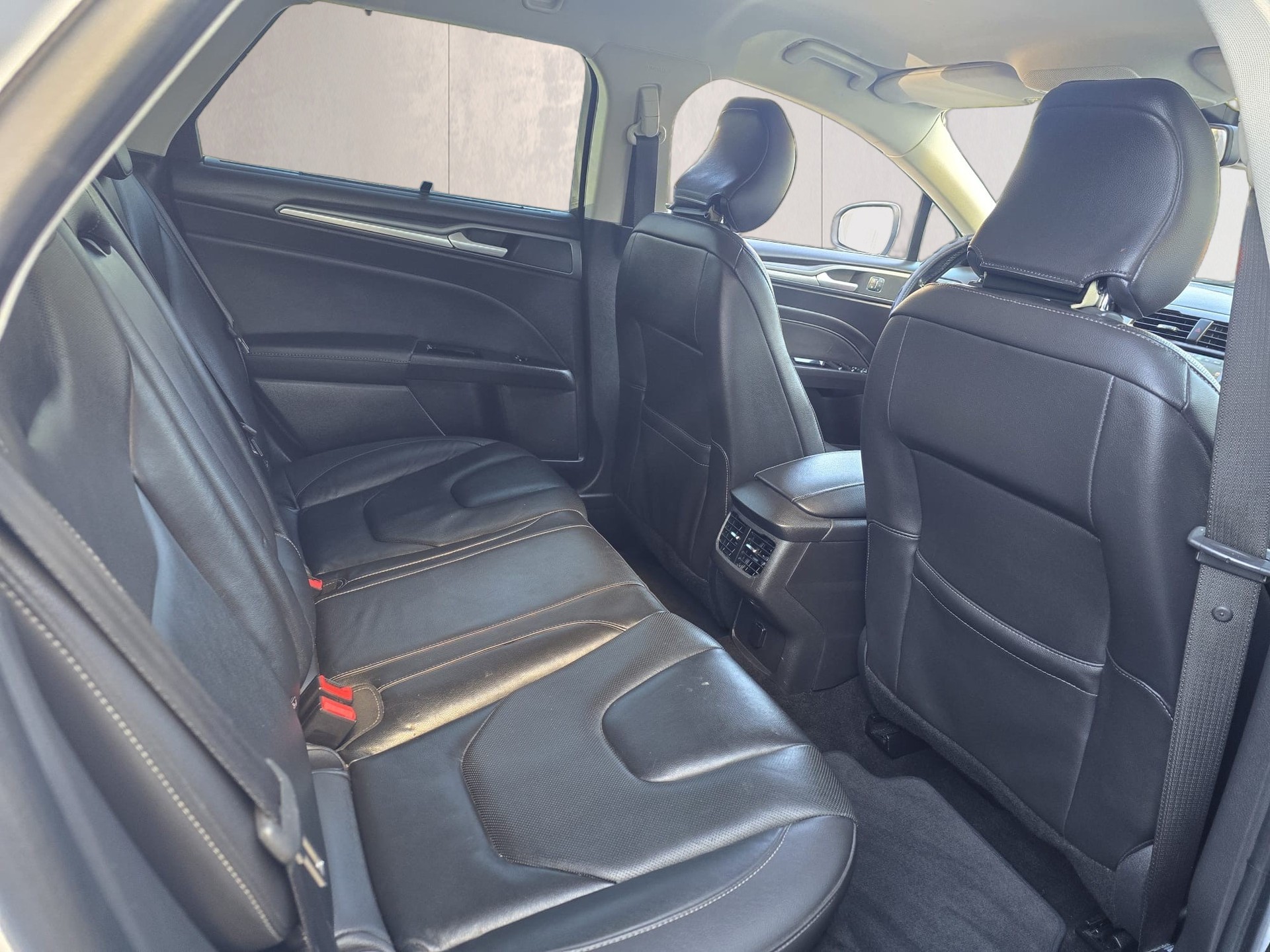 FORD Mondeo 2.0 TDCi Titanium AWD PowerShift-image-17