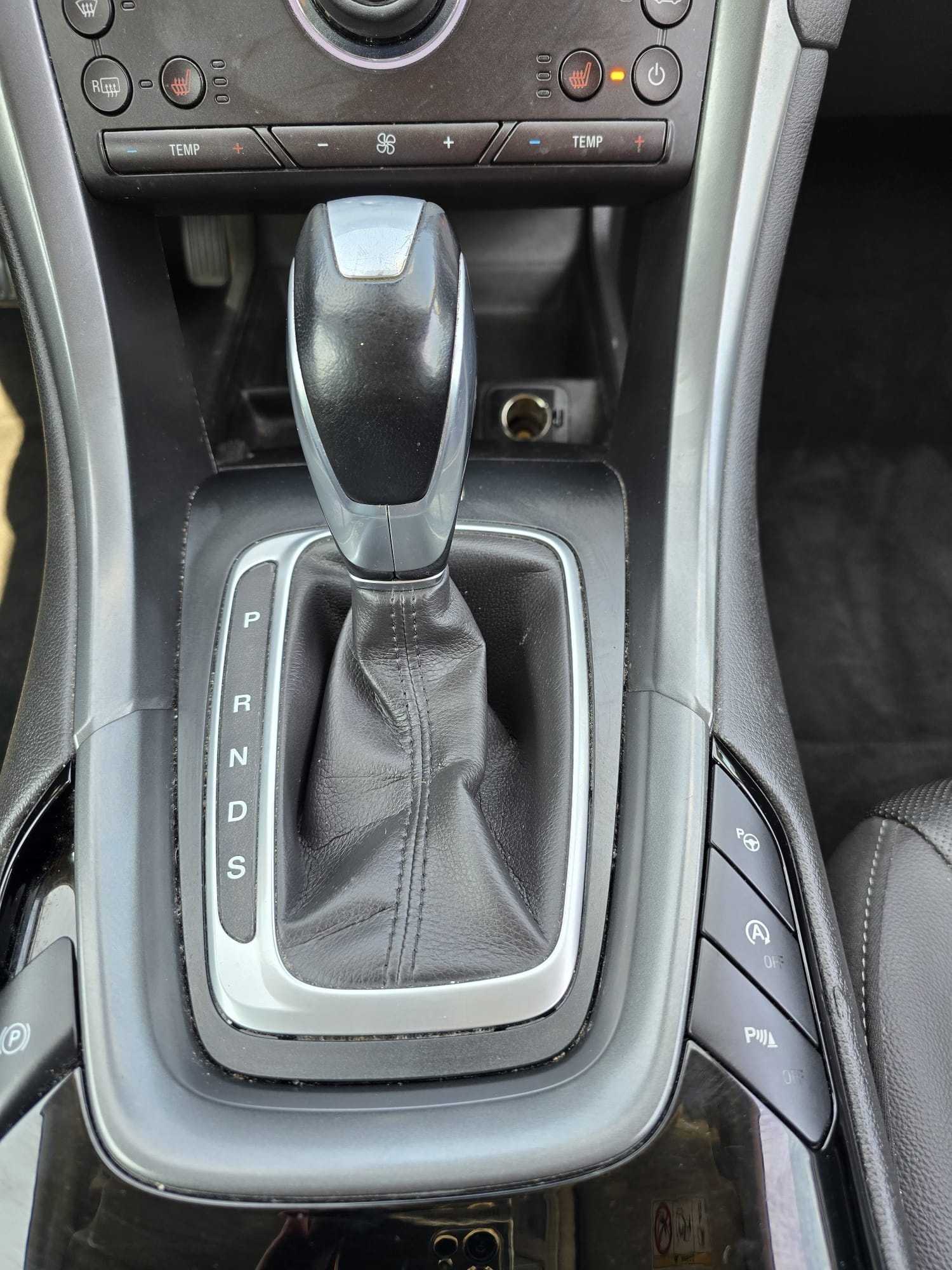 FORD Mondeo 2.0 TDCi Titanium AWD PowerShift-image-12