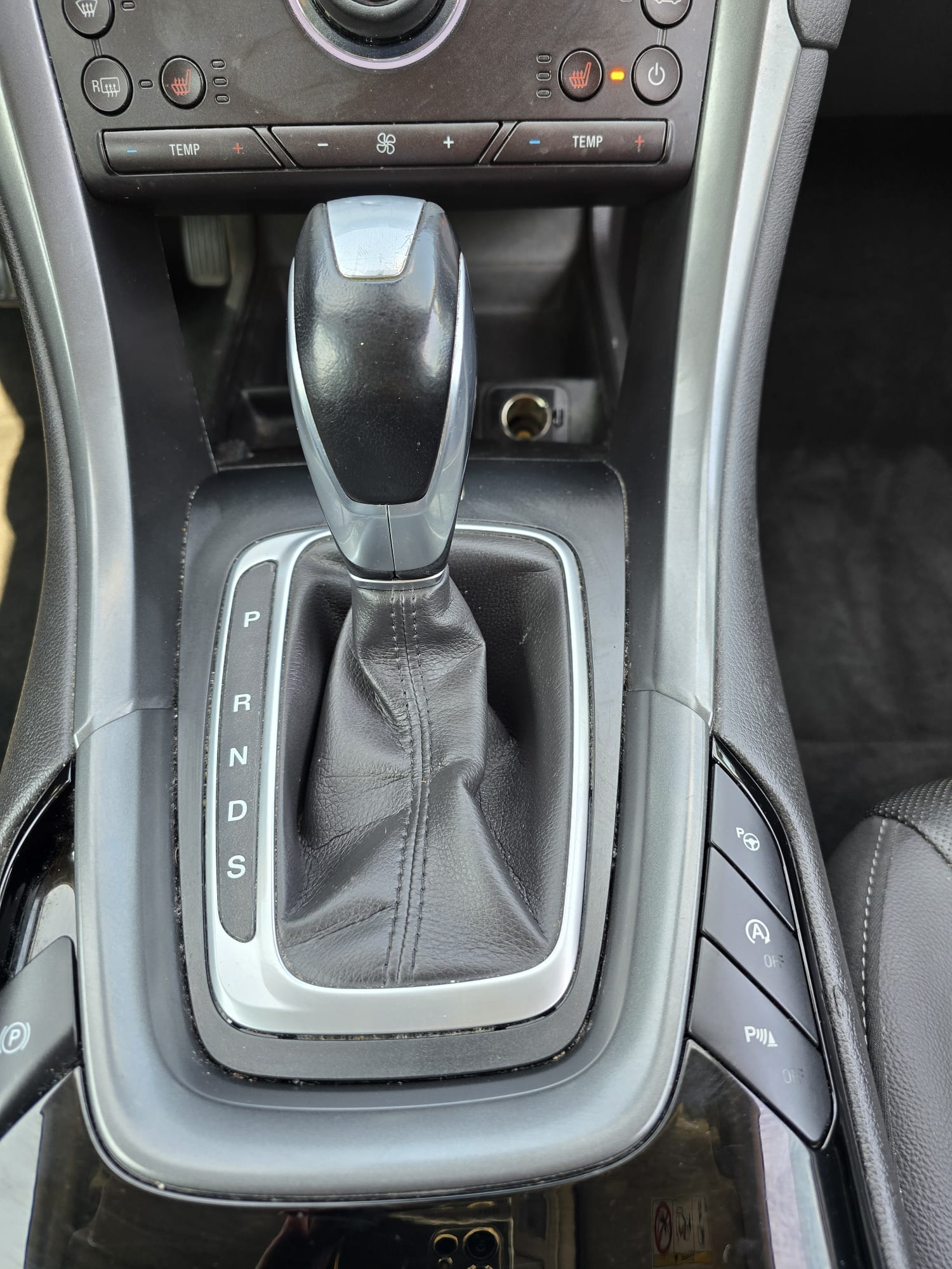FORD Mondeo 2.0 TDCi Titanium AWD PowerShift-image-11
