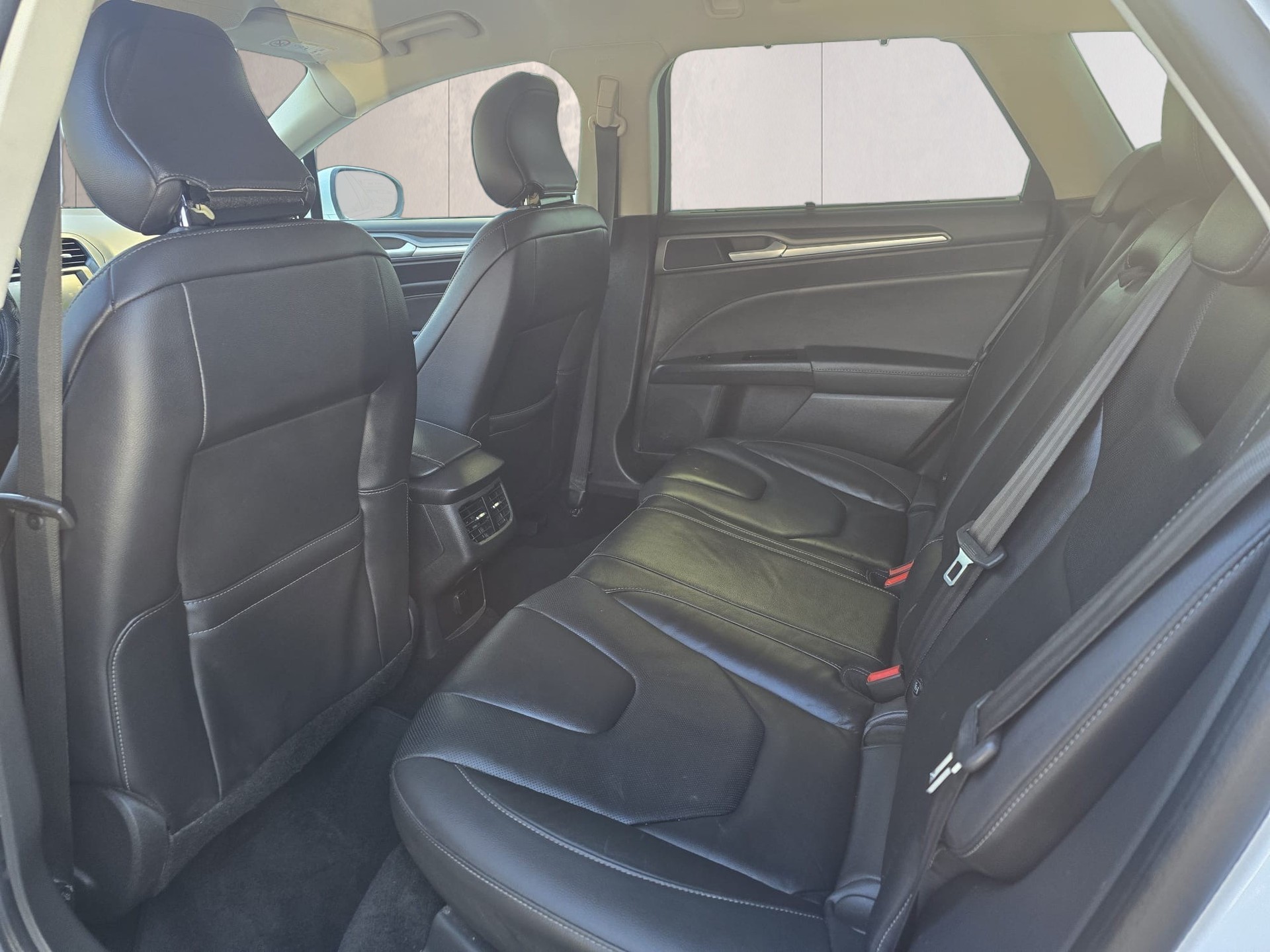 FORD Mondeo 2.0 TDCi Titanium AWD PowerShift-image-16