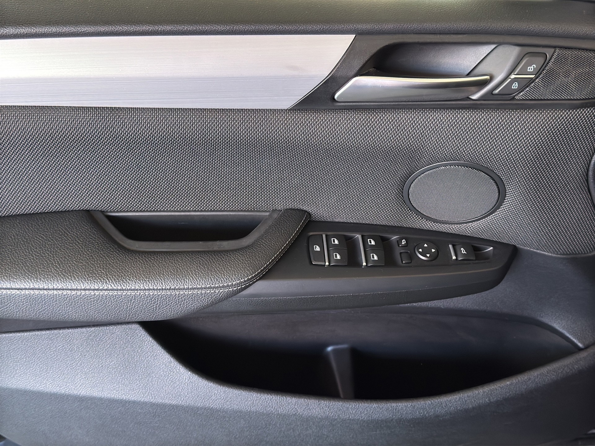 BMW X3 xDrive 20d M Sport Steptronic "Standheiz.-AHK-Pano-Head-Up-20"Alu"-image-9