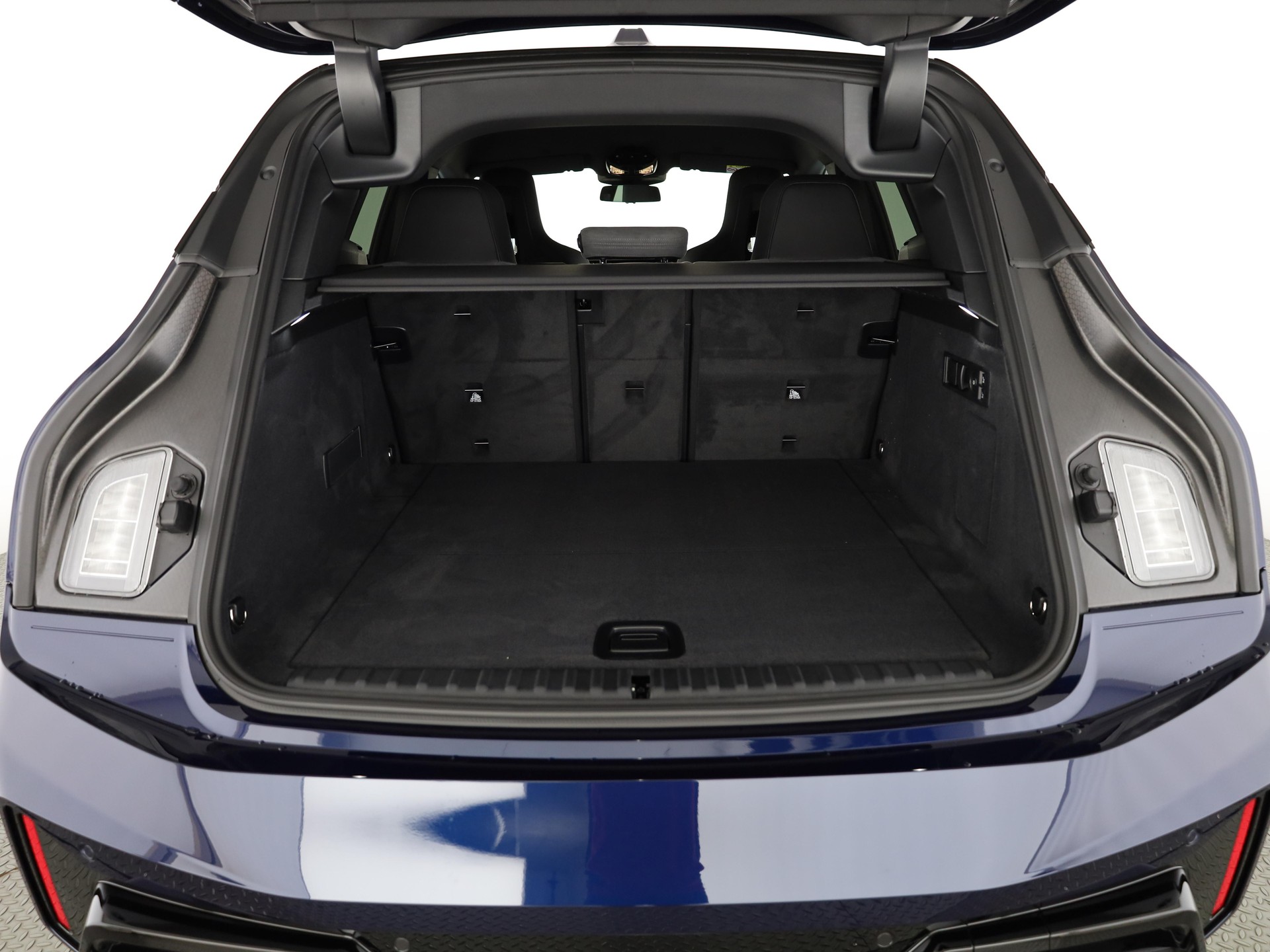 BMW iX xDrive60-image-6
