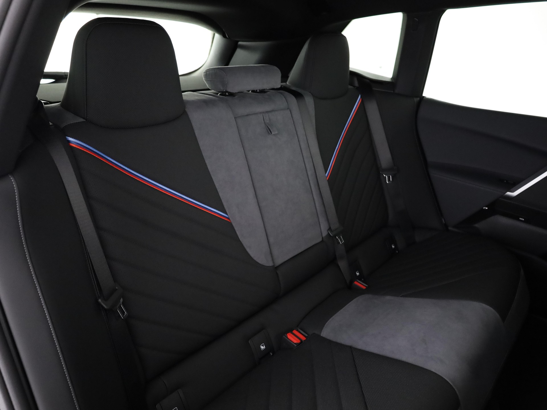 BMW iX xDrive60-image-14