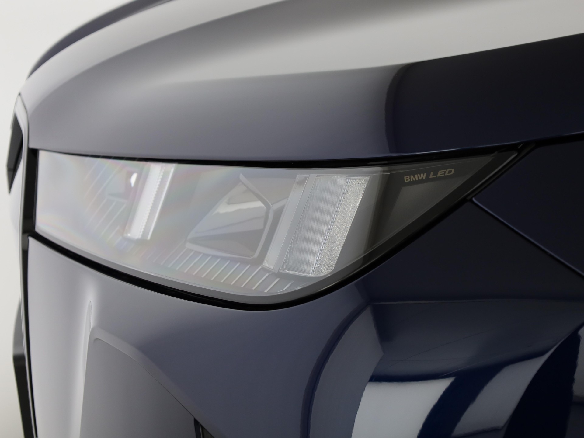 BMW iX xDrive60-image-5