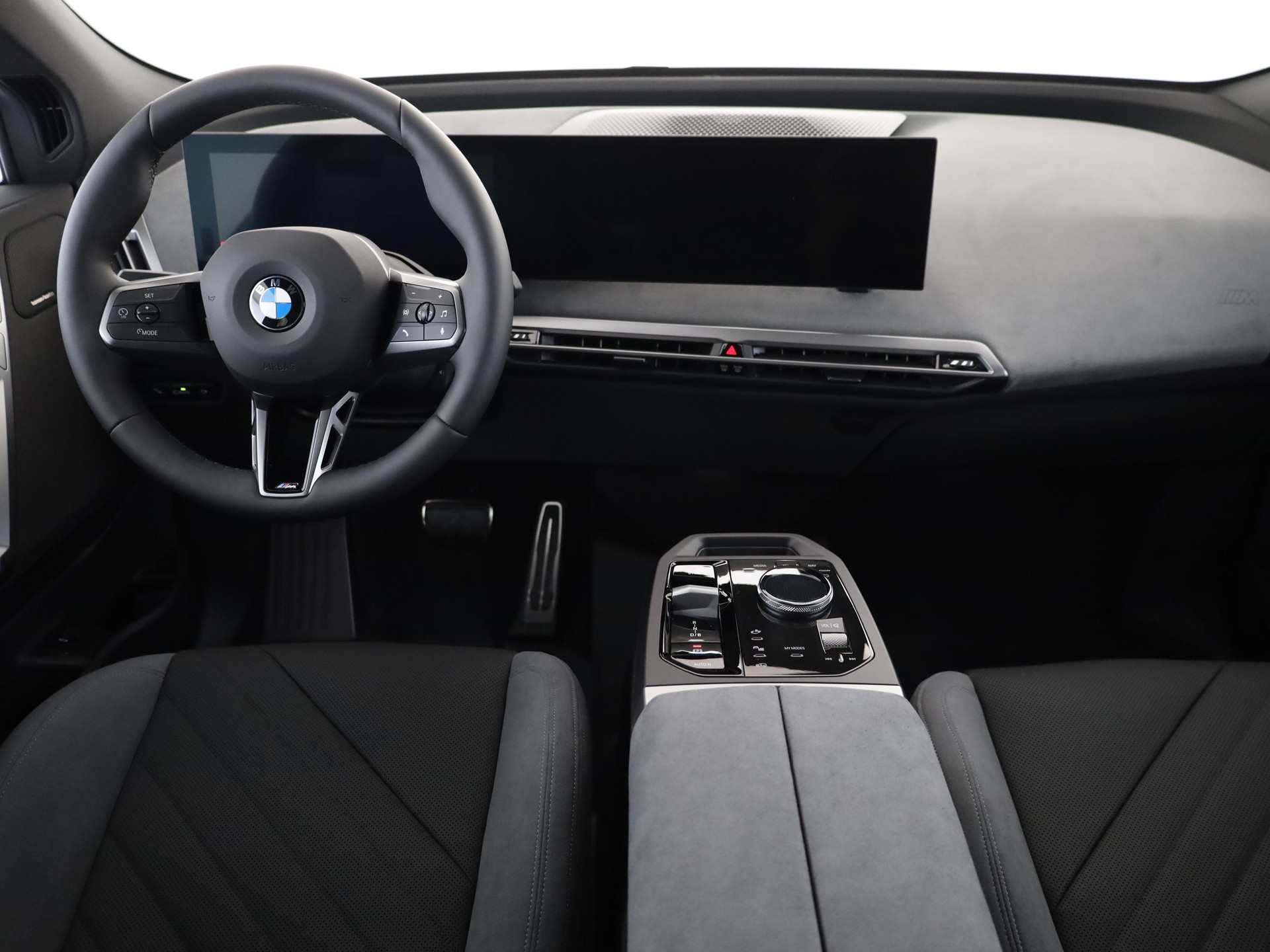 BMW iX xDrive60-image-15