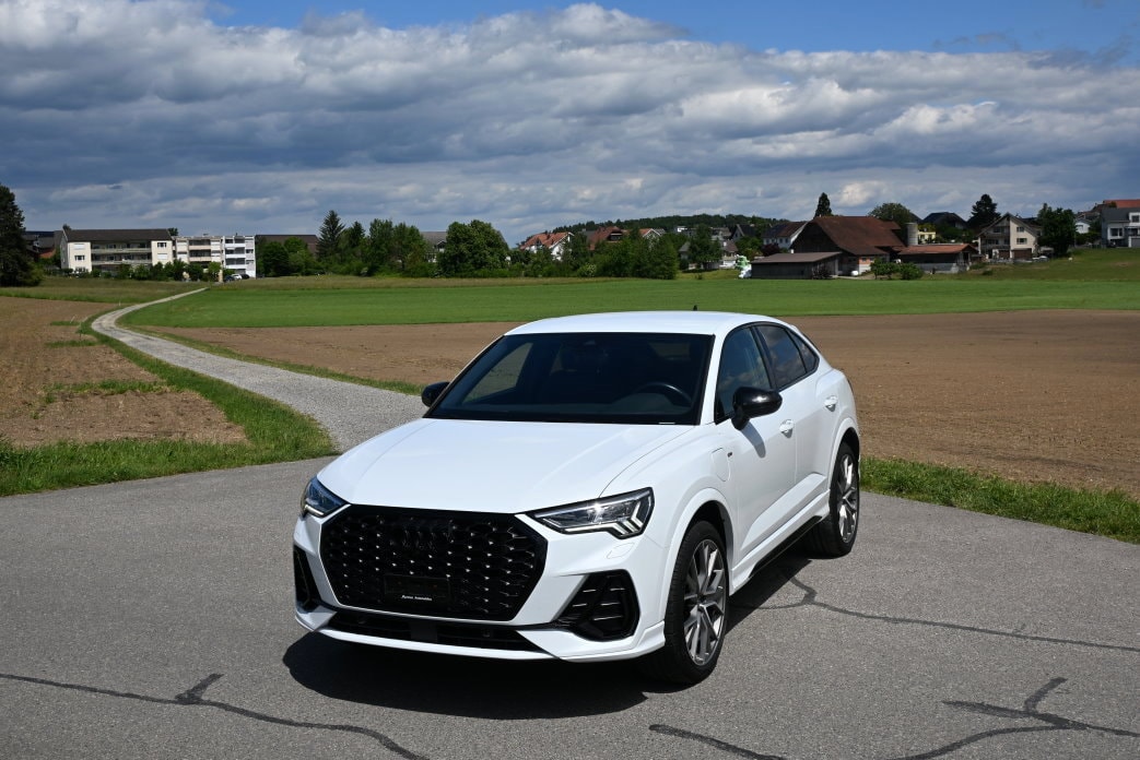 AUDI Q3 Sportback 45 TFSI e S line Attraction S-tronic-image-0