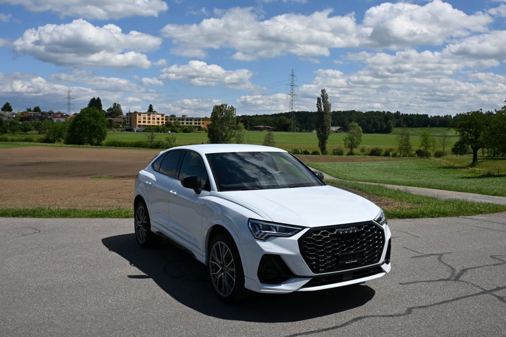 AUDI Q3 Sportback 45 TFSI e S line Attraction S-tronic-image-1