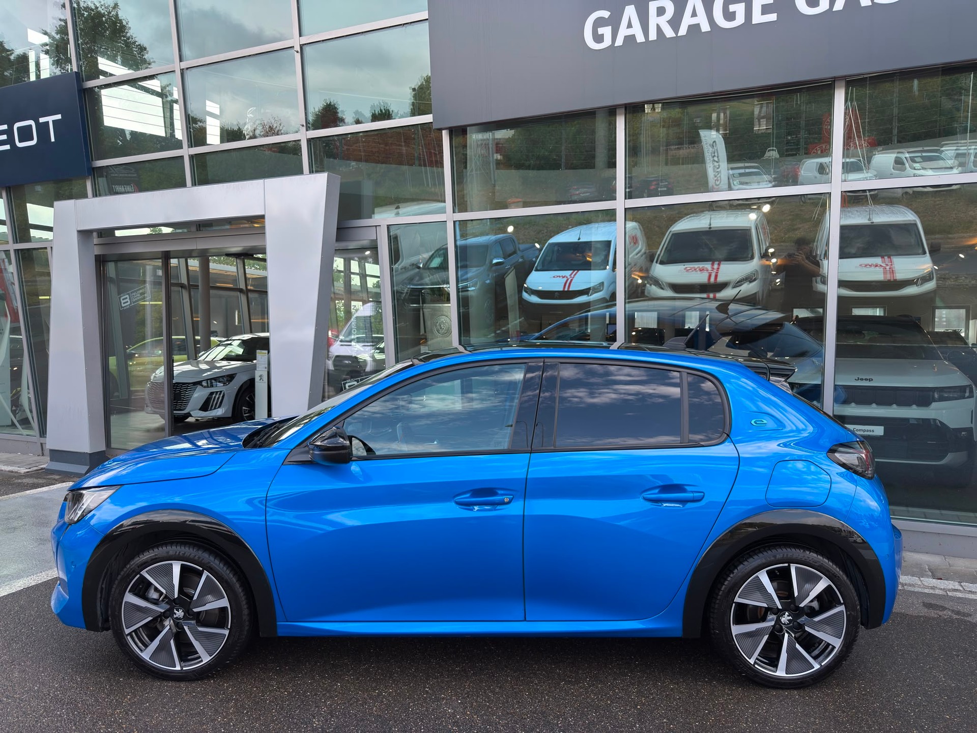 PEUGEOT 208 Elektrik GT Pack-image-2