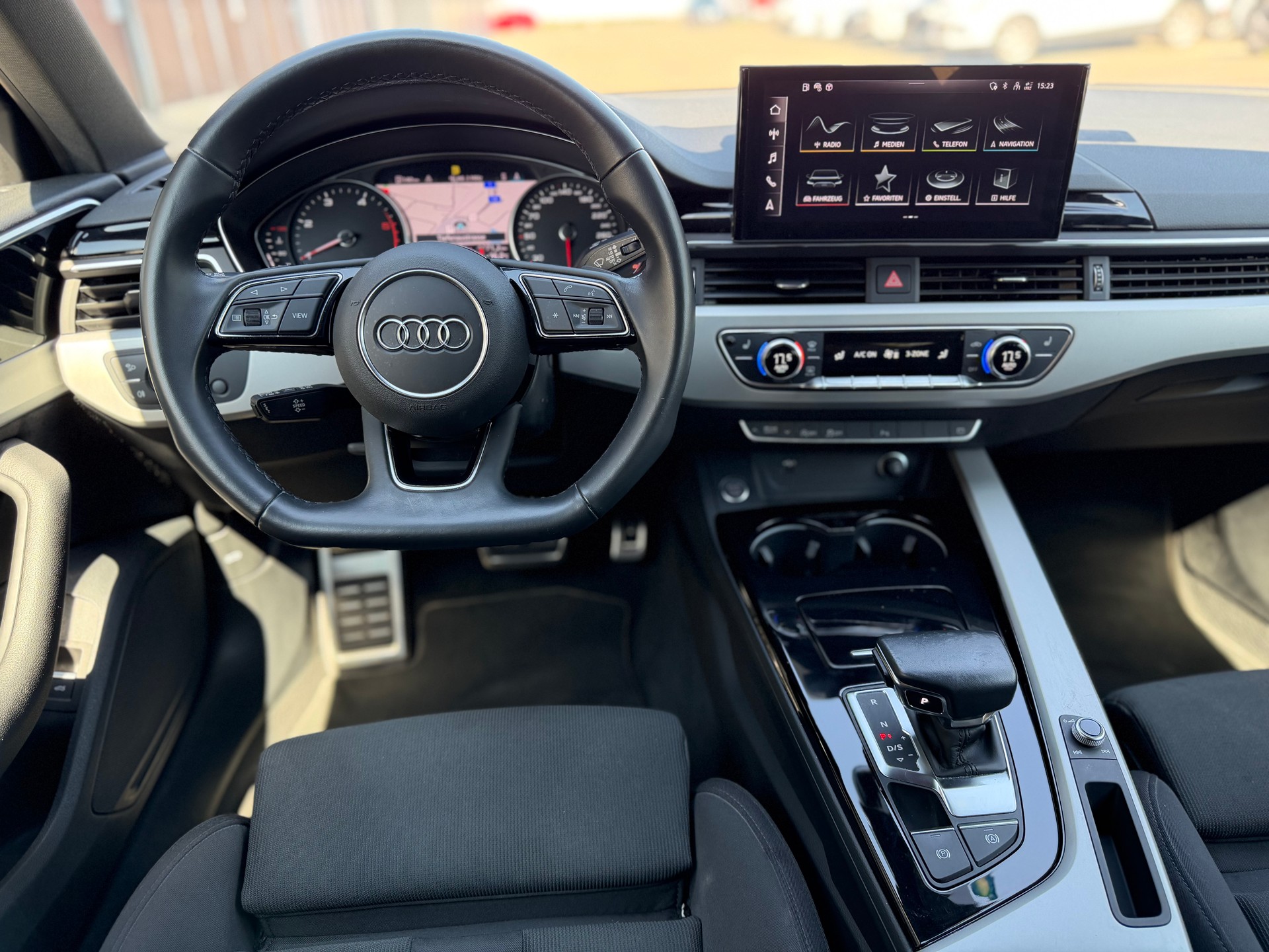 AUDI A4 Avant 35 TDI advanced Attraction S-tronic-image-3
