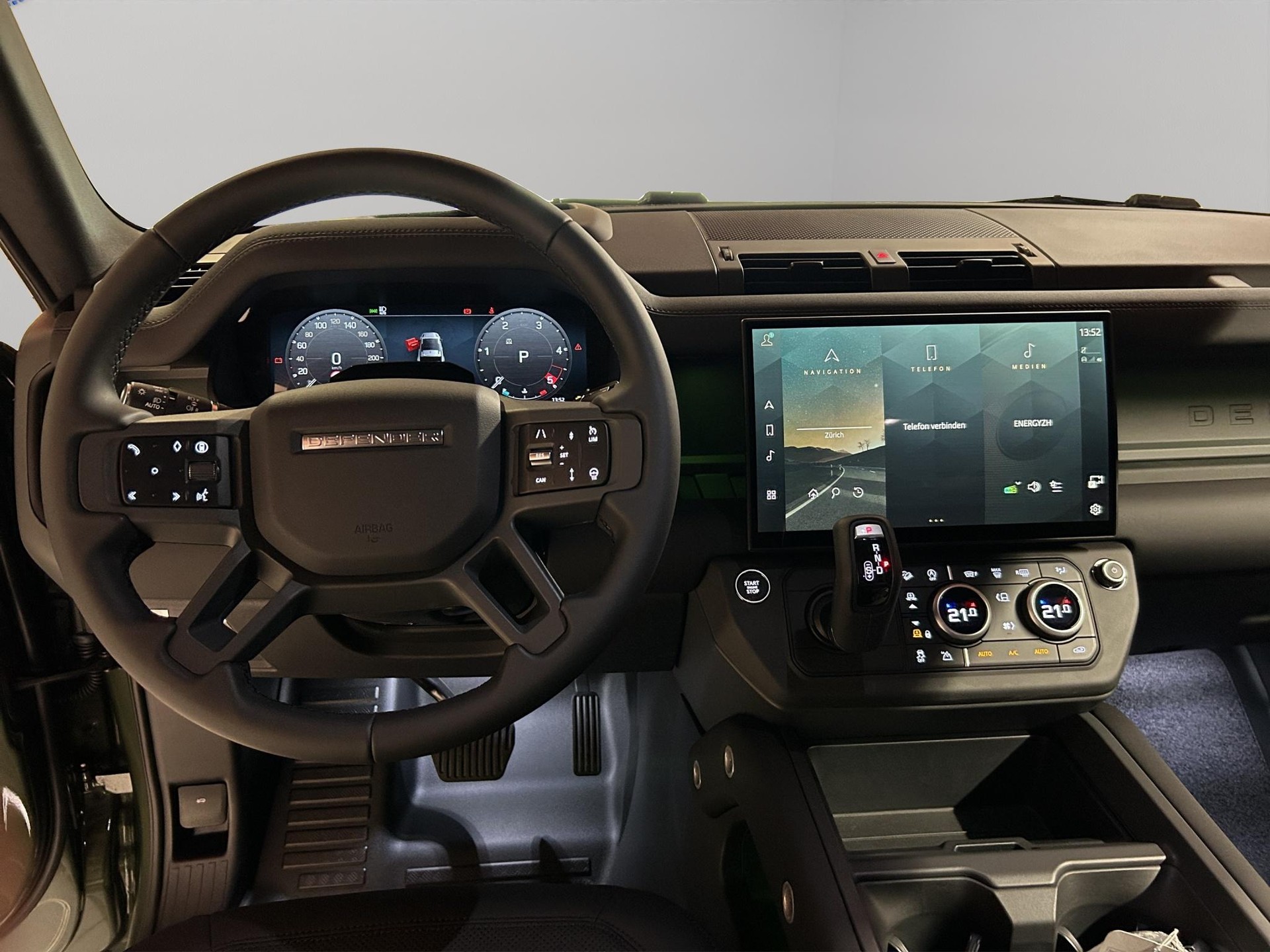 LAND ROVER Defender 90 3.0 D I6 250 X-Dynamic SE-image-6