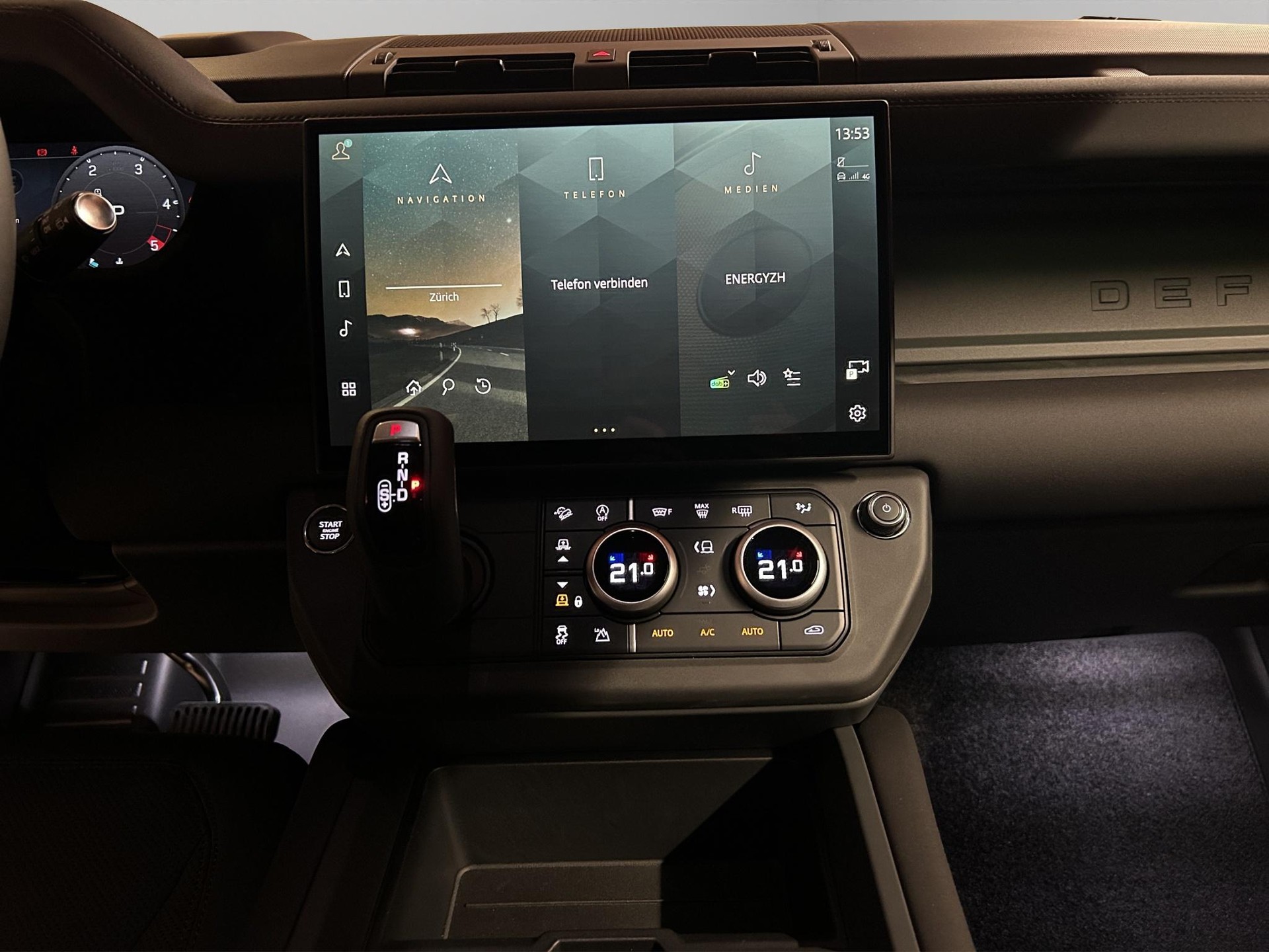 LAND ROVER Defender 90 3.0 D I6 250 X-Dynamic SE-image-8