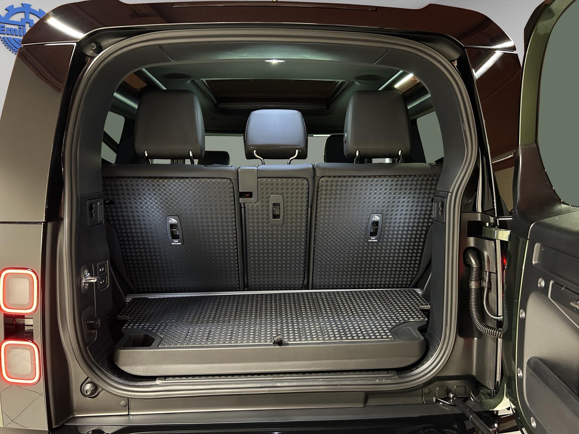 LAND ROVER Defender 90 3.0 D I6 250 X-Dynamic SE-image-12