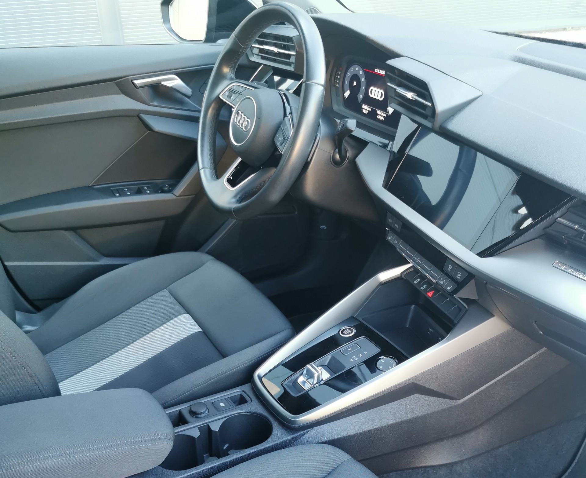 AUDI 2.0 40 TFSI Advanced quattro S-Tronic-image-1