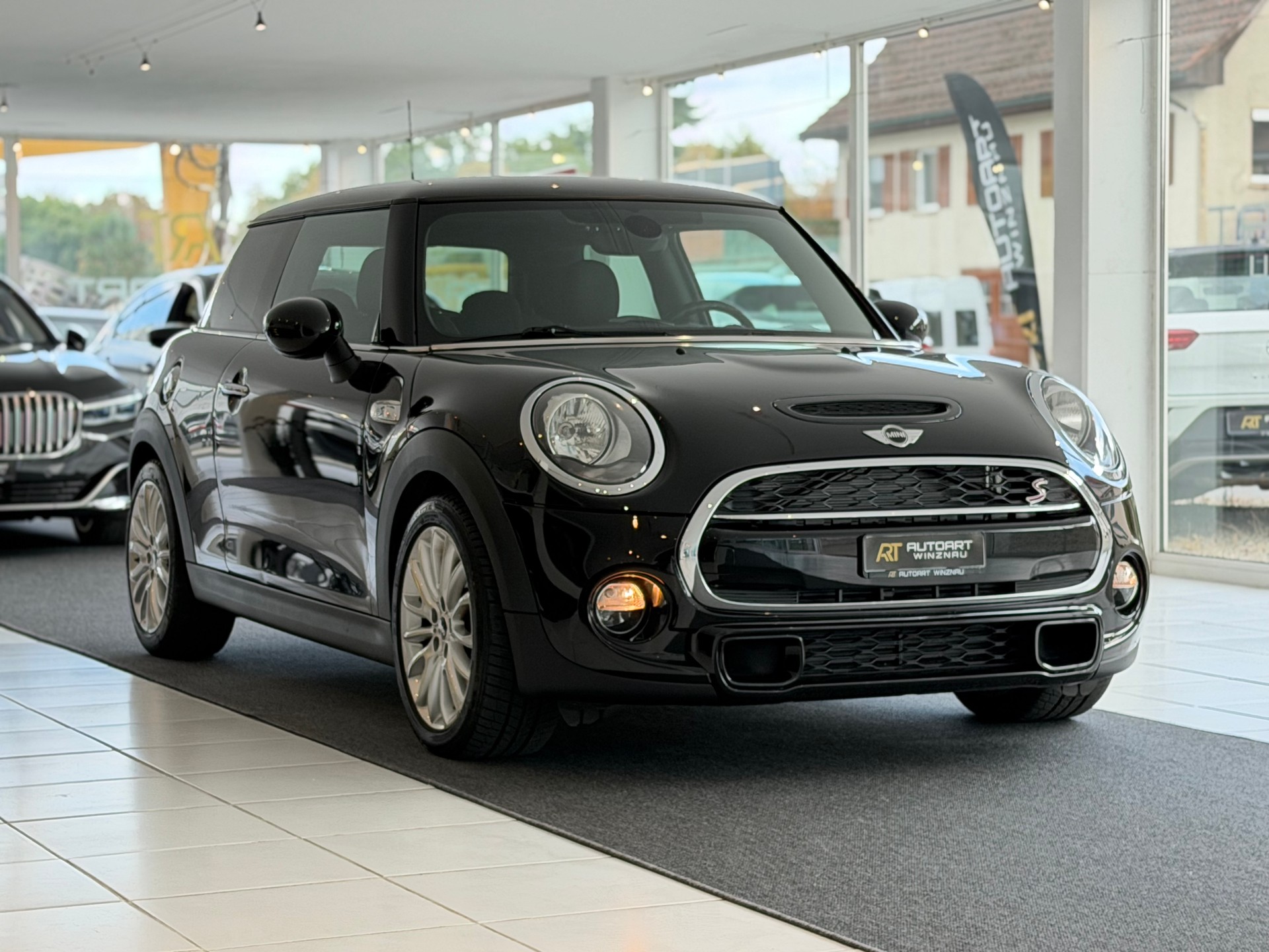 MINI Cooper S JCW Steptronic **Frisch ab MFK & Service**-showroom-element-2