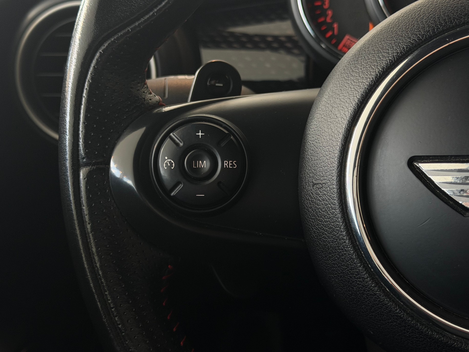 MINI Cooper S JCW Steptronic **Frisch ab MFK & Service**-image-30