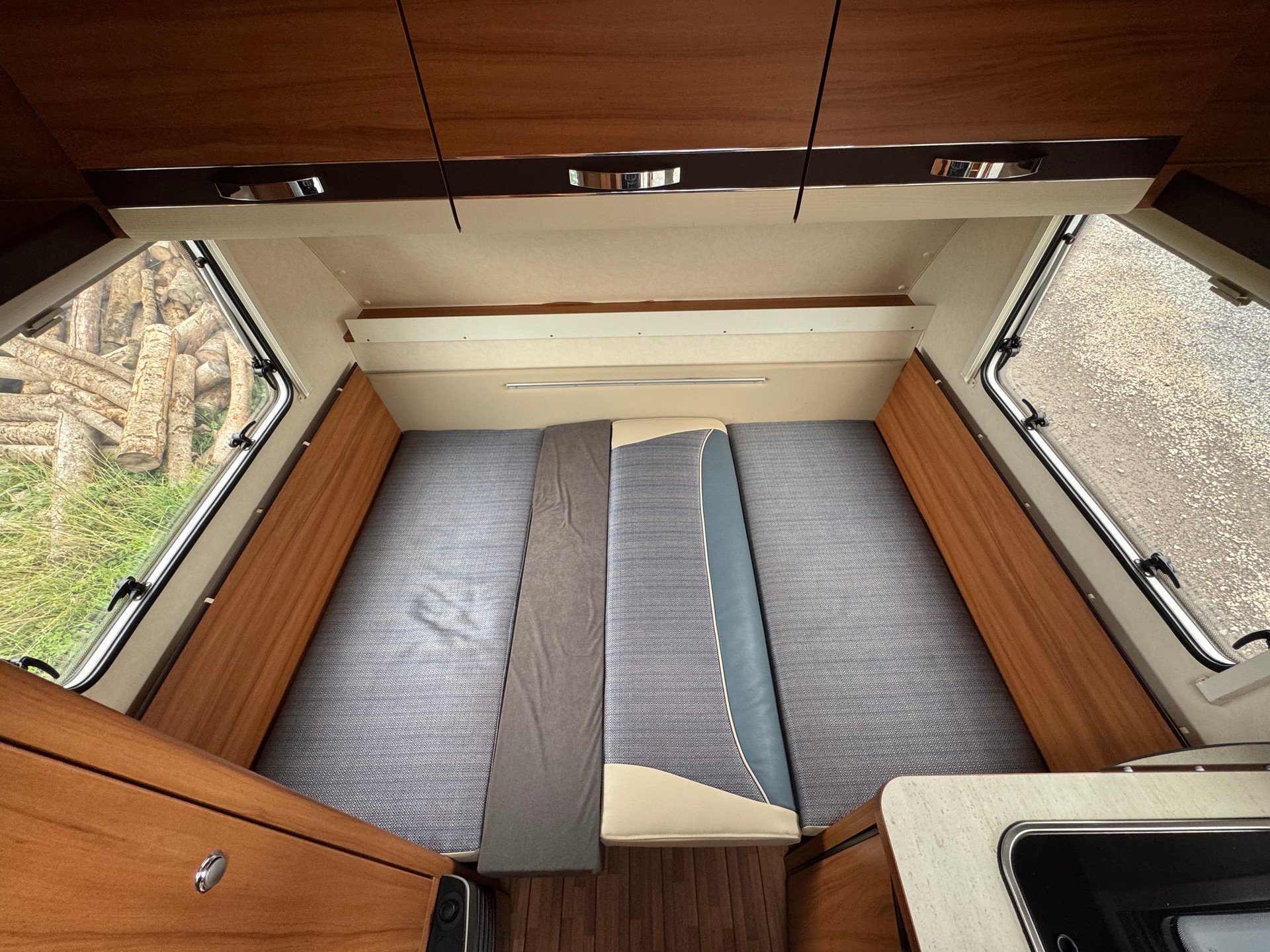 WEINSBERG Cara One 400 Kajüte Stockbett - 900 kg Leergewicht -Garage --image-10