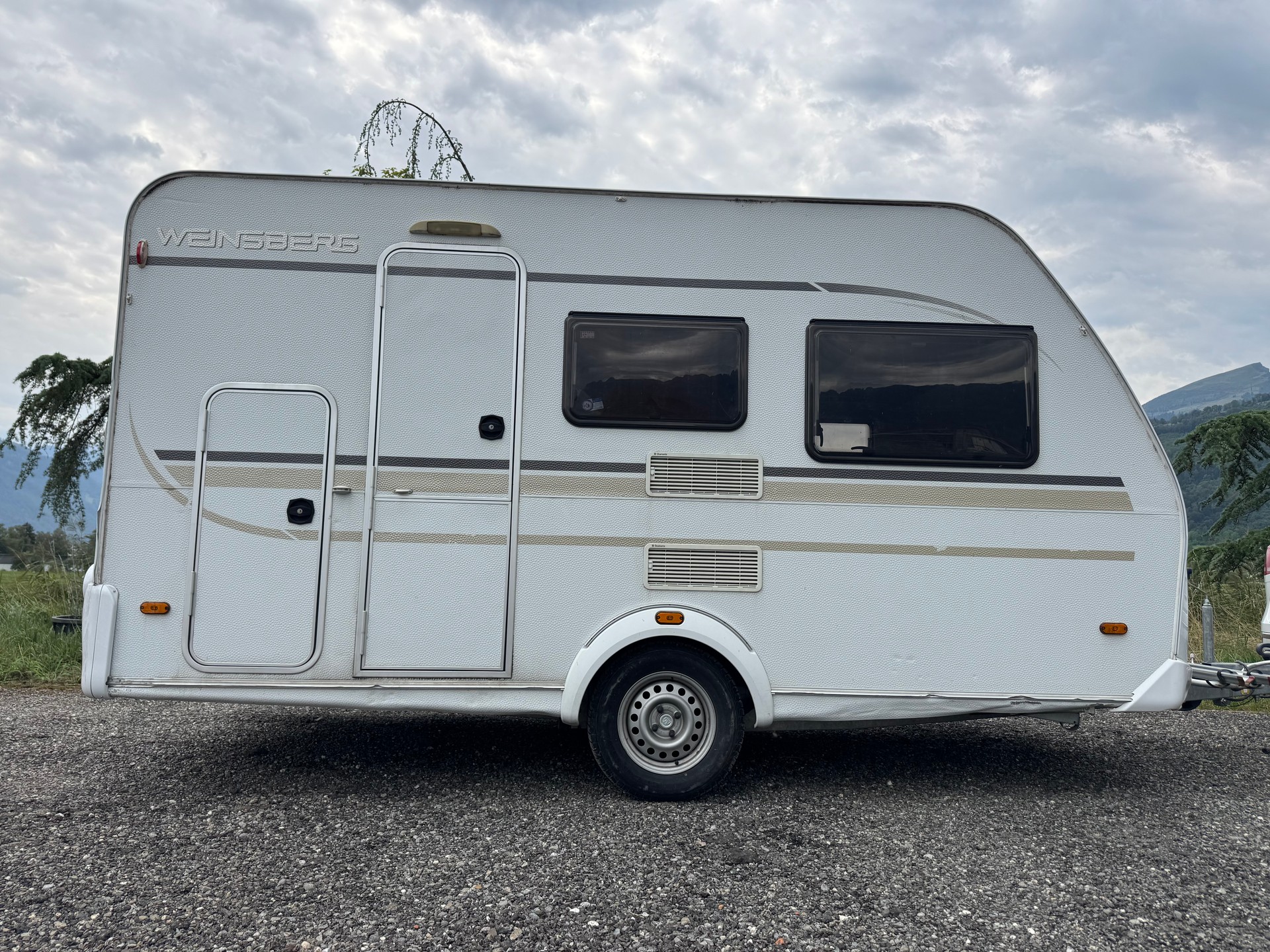 WEINSBERG Cara One 400 Kajüte Stockbett - 900 kg Leergewicht -Garage --image-1