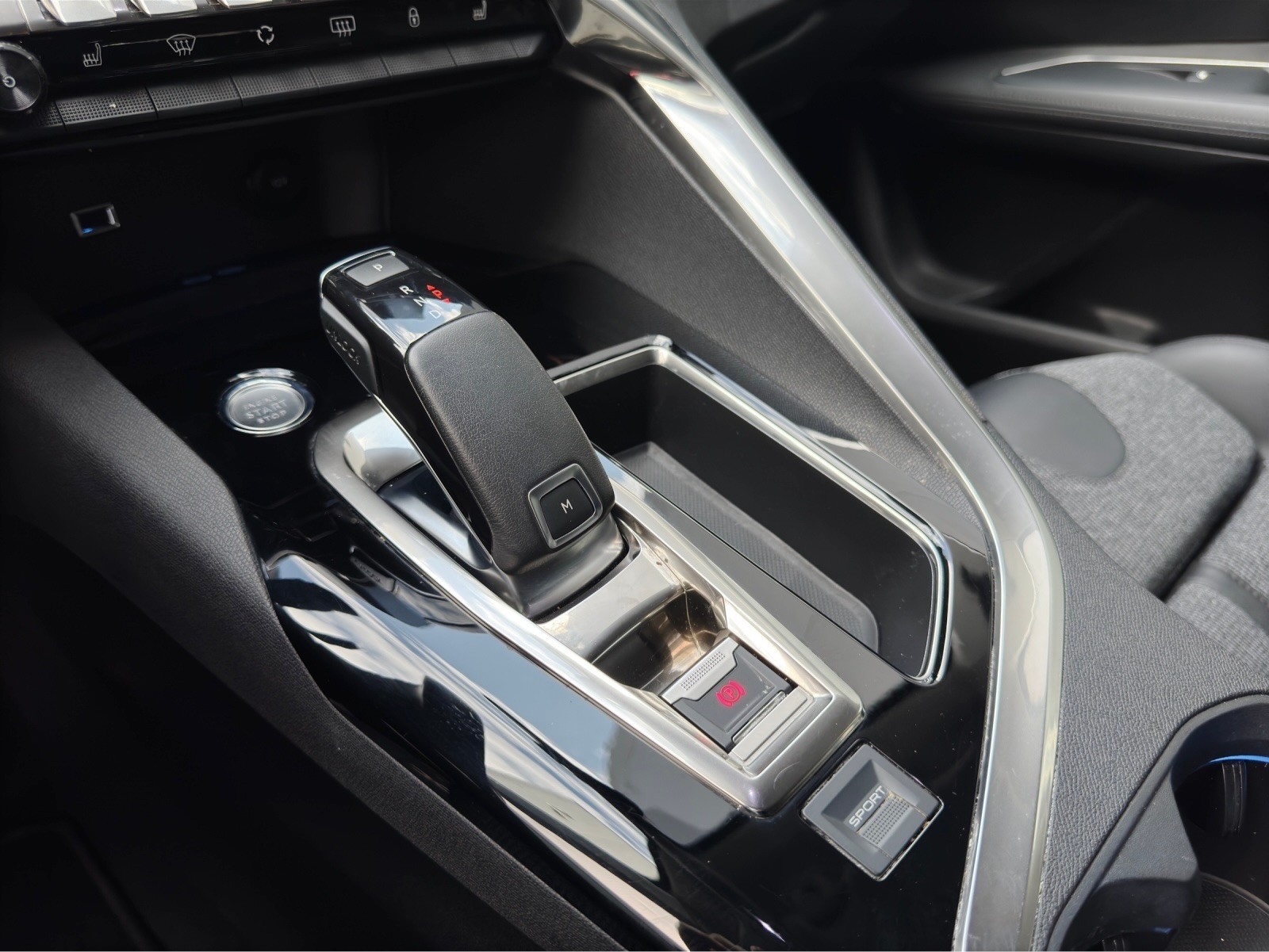 PEUGEOT 3008 1.5 BlueHDi Allure EAT-image-18
