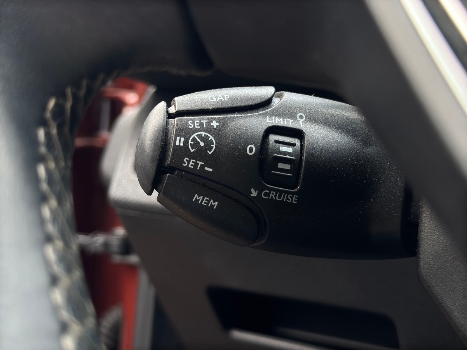 PEUGEOT 3008 1.5 BlueHDi Allure EAT-image-24