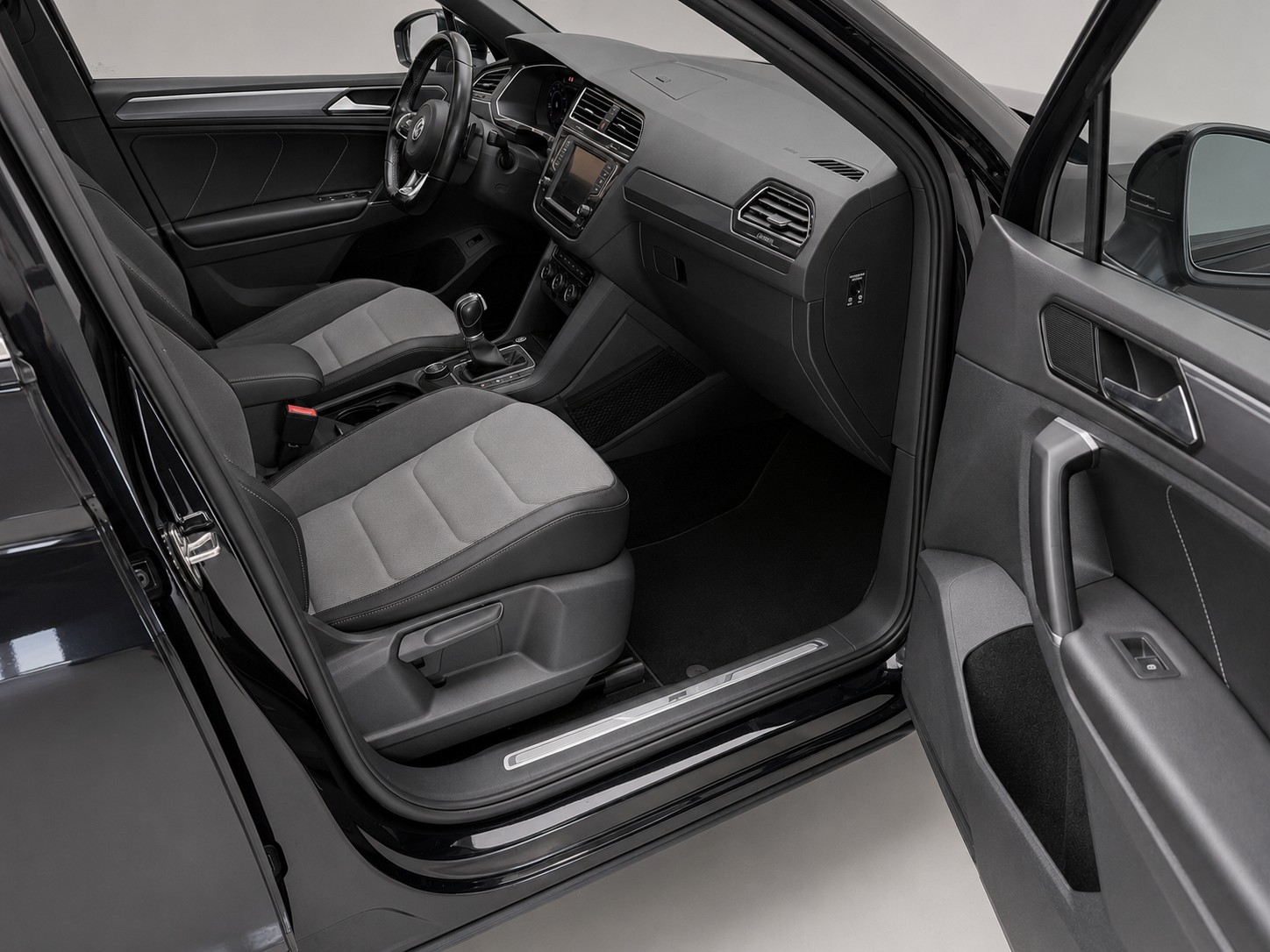 VW Tiguan 2.0TSI R-Line 4Motion (CH)-image-16