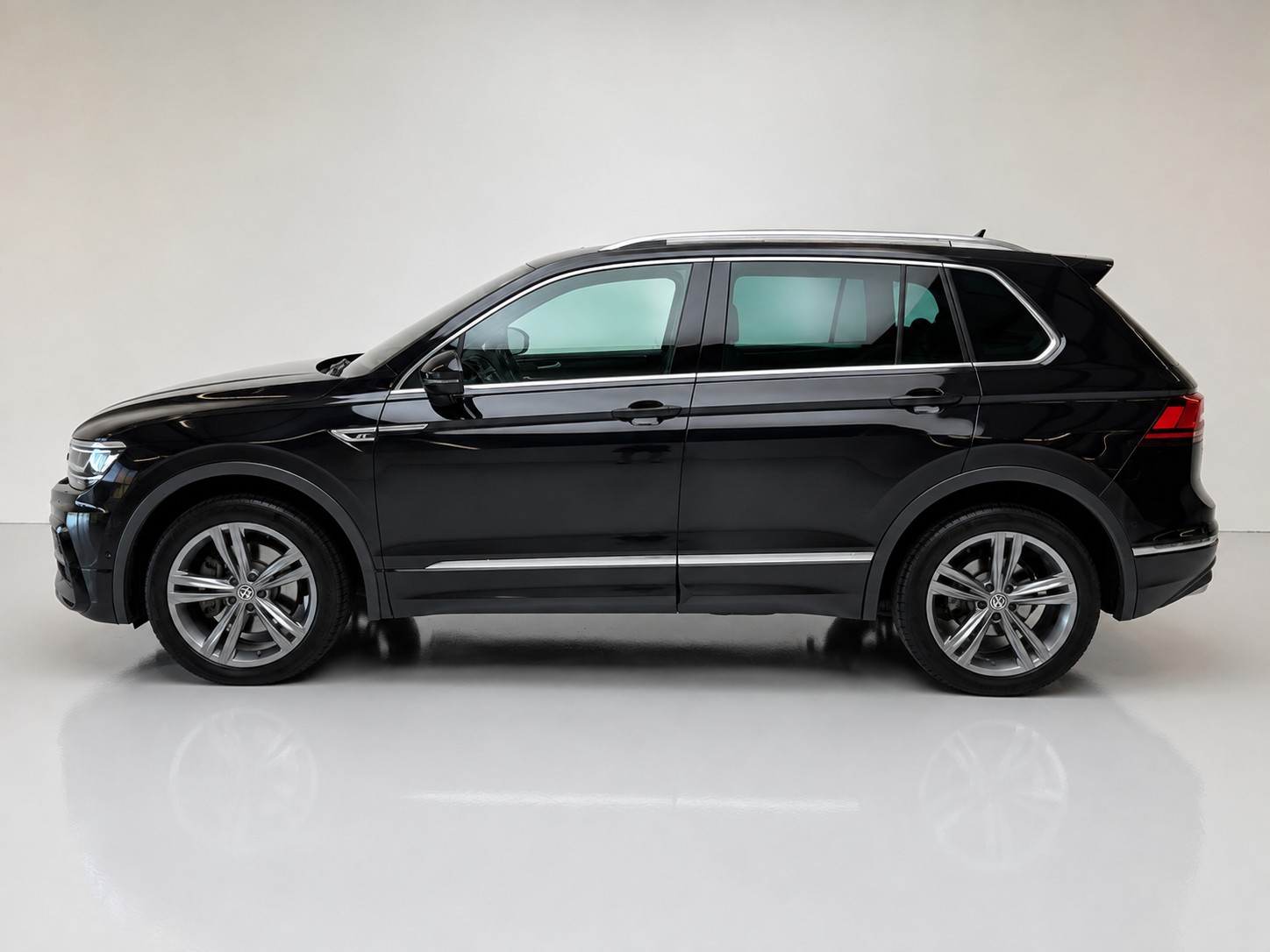 VW Tiguan 2.0TSI R-Line 4Motion (CH)-image-1