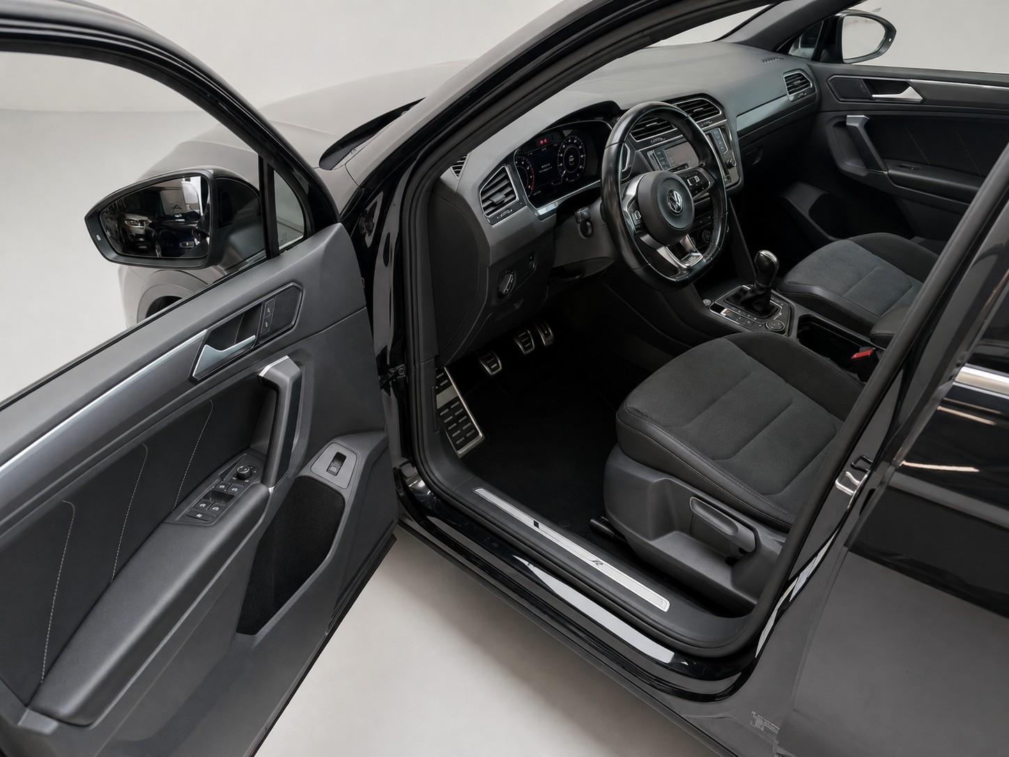 VW Tiguan 2.0TSI R-Line 4Motion (CH)-image-8