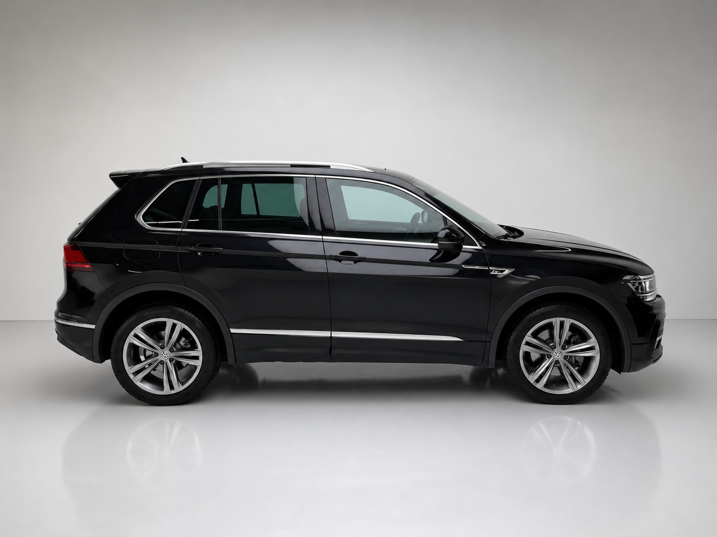 VW Tiguan 2.0TSI R-Line 4Motion (CH)-image-5