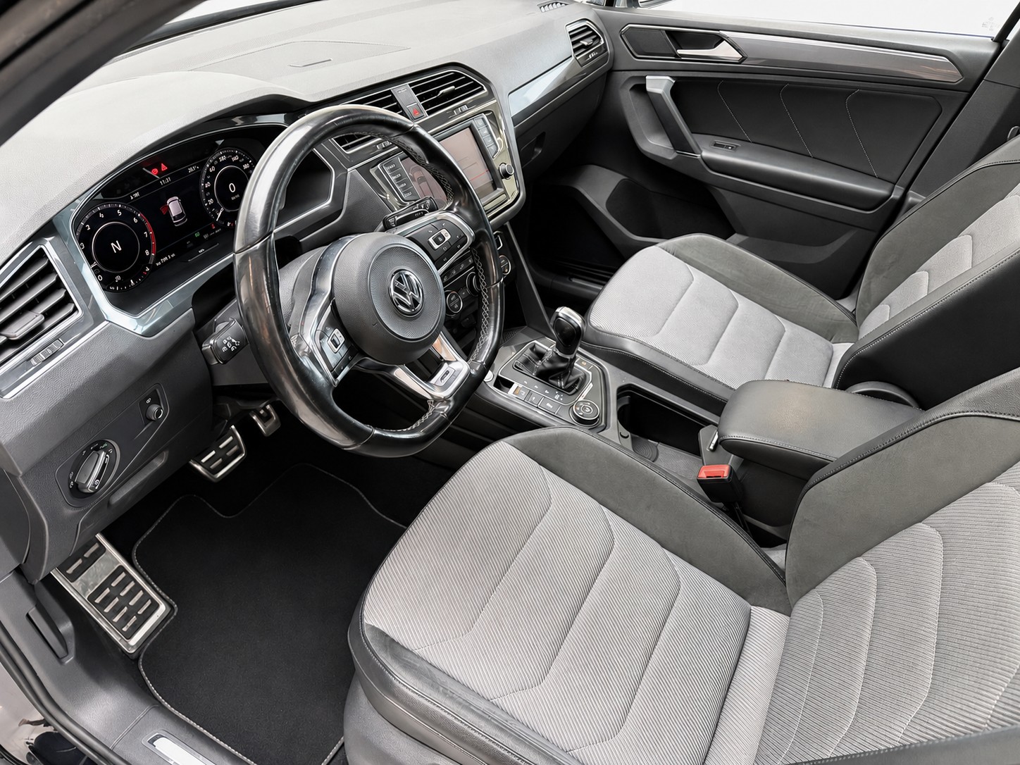 VW Tiguan 2.0TSI R-Line 4Motion (CH)-image-9