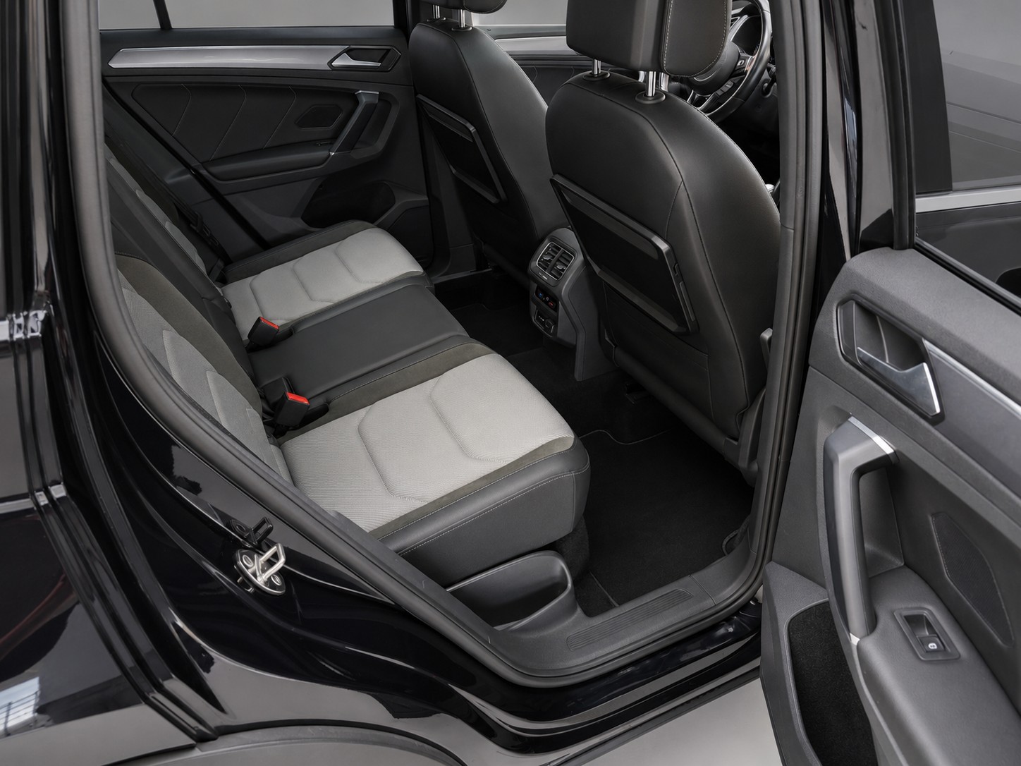VW Tiguan 2.0TSI R-Line 4Motion (CH)-image-15
