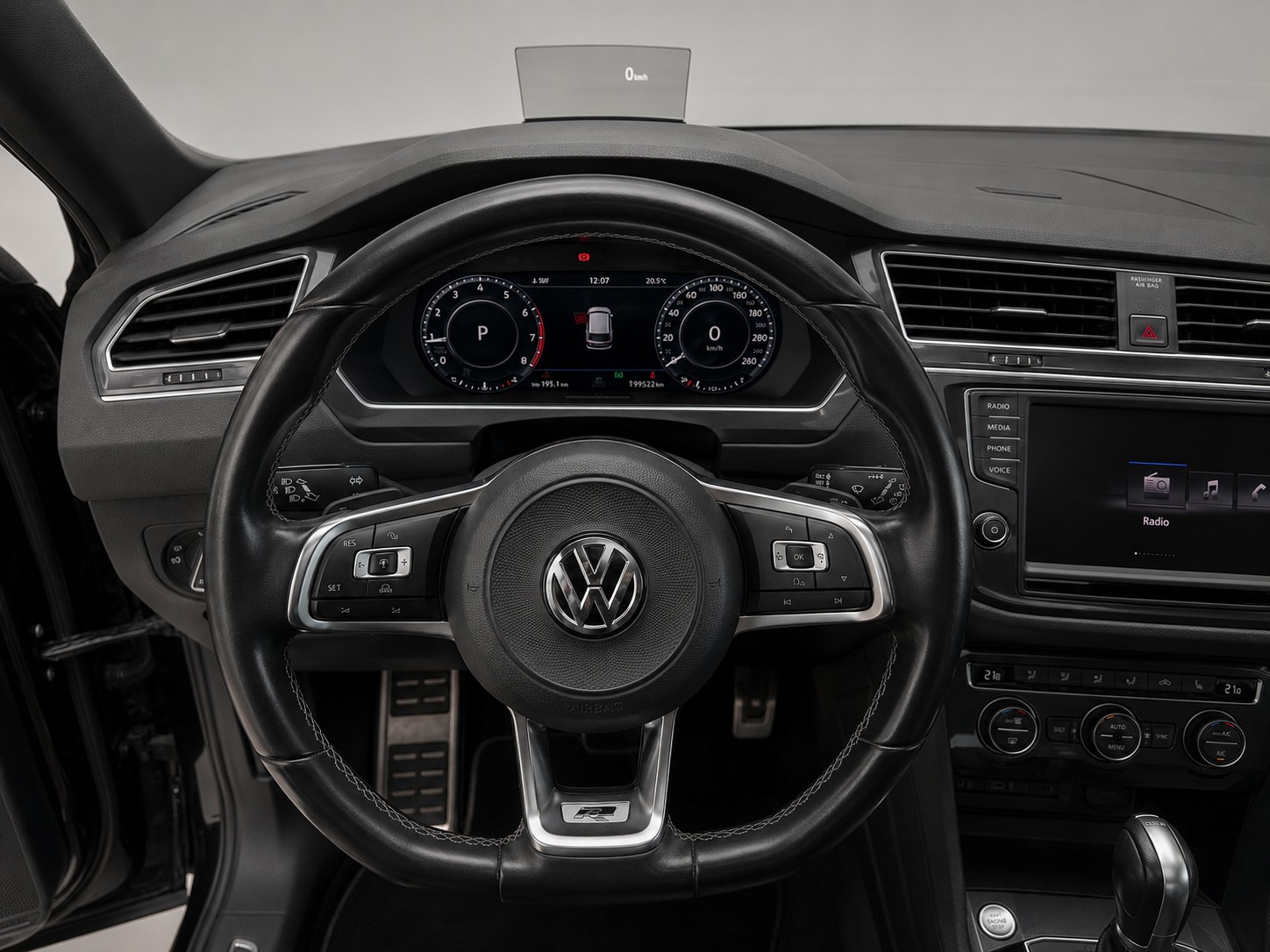 VW Tiguan 2.0TSI R-Line 4Motion (CH)-image-10