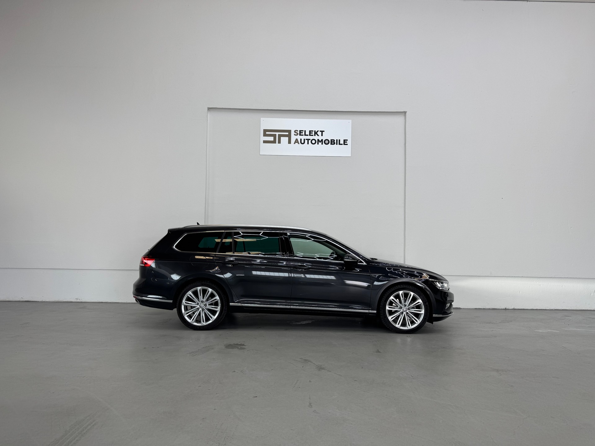 VW Passat 2.0 TDI BMT Elegance 4Motion DSG-image-6
