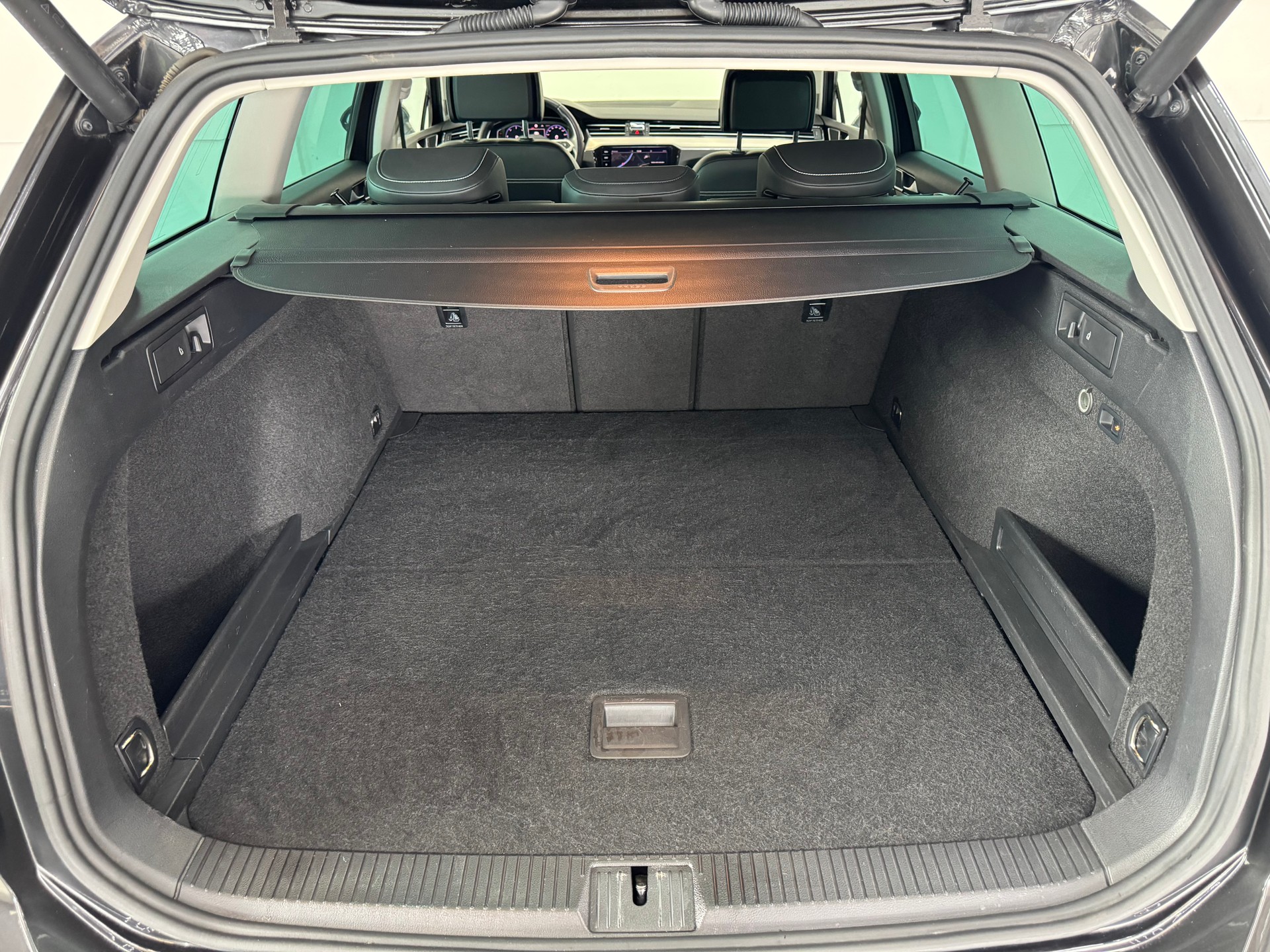 VW Passat 2.0 TDI BMT Elegance 4Motion DSG-image-27