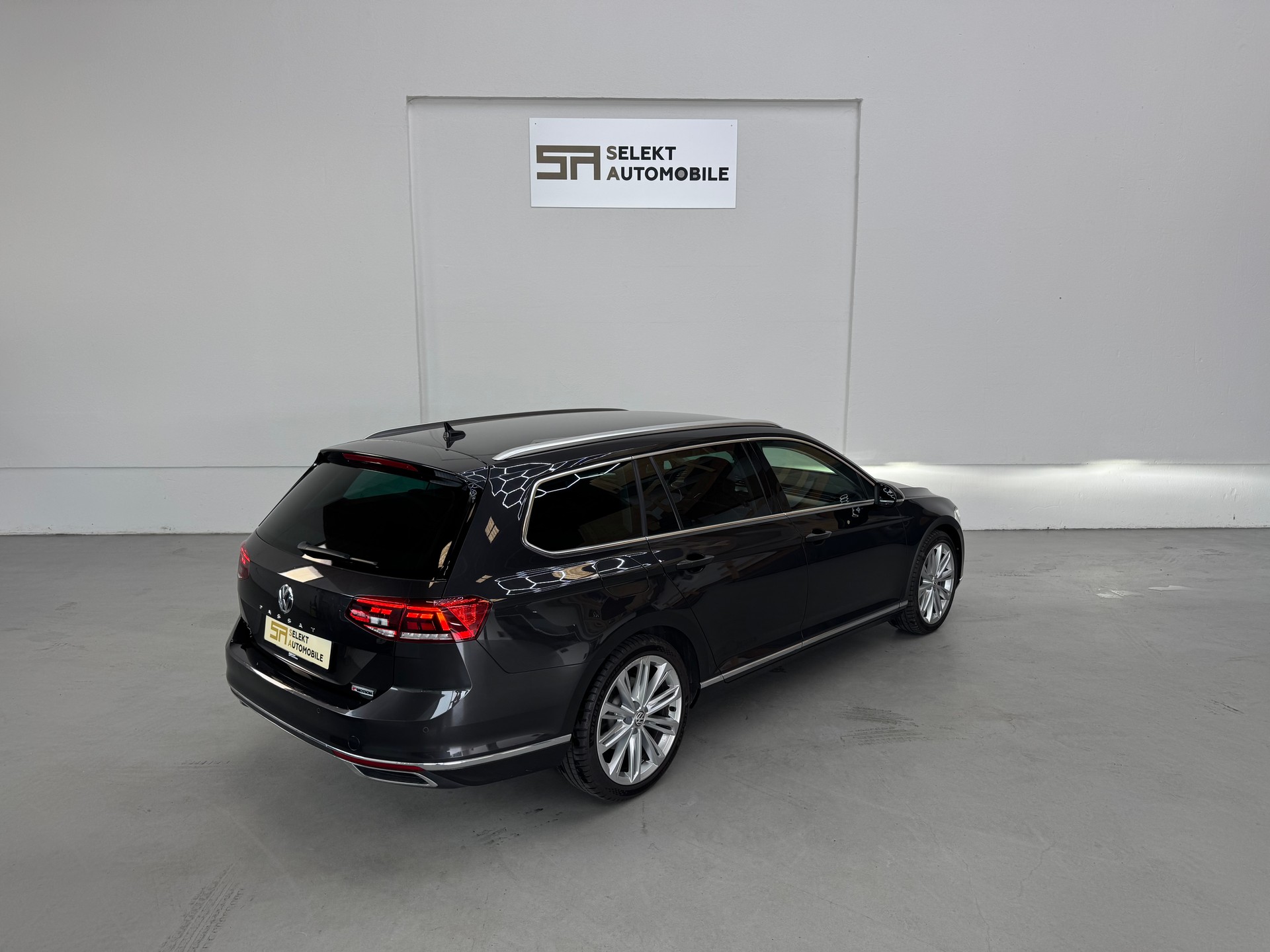 VW Passat 2.0 TDI BMT Elegance 4Motion DSG-image-5