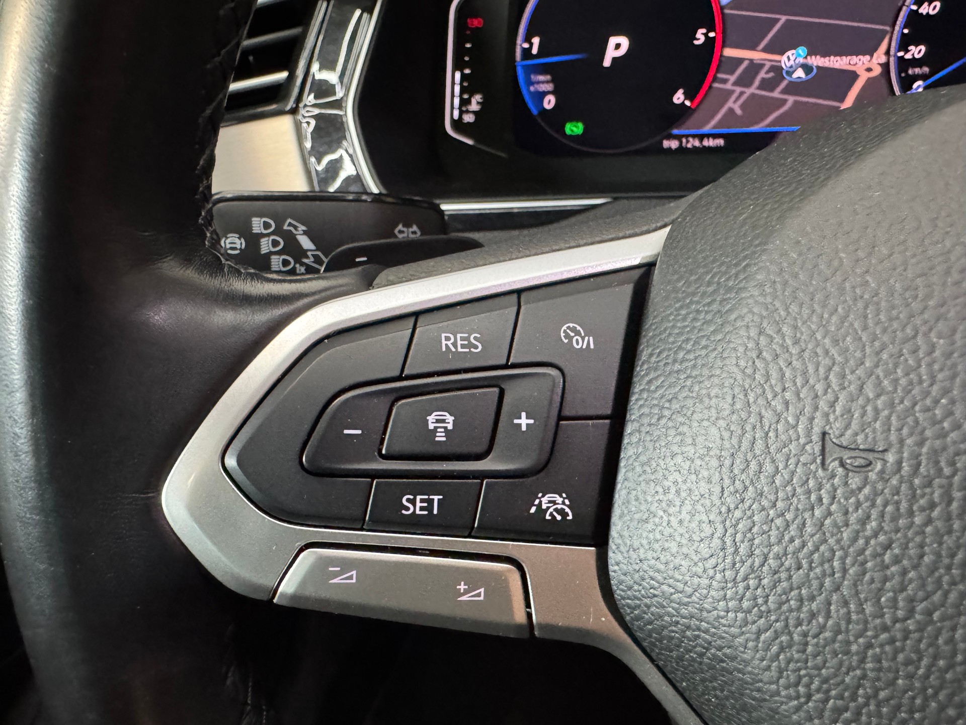 VW Passat 2.0 TDI BMT Elegance 4Motion DSG-image-15